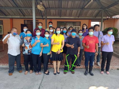 การดำเนินการฉีดพ่นน้ำยาฆ่าเชื้อไวรัส COVID-19 ตามมาตรการป้องกัน และควบคุม บริเวณภายในอาคาร และบริเวณรอบสำนักงาน