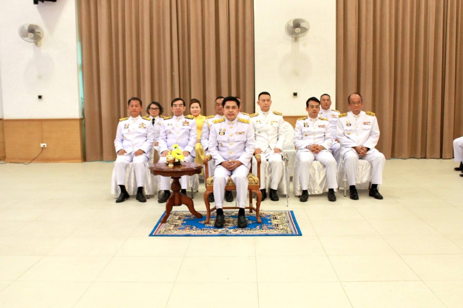 ร่วมพิธีเจริญพระพุทธมนต์ และทำบุญตักบาตร