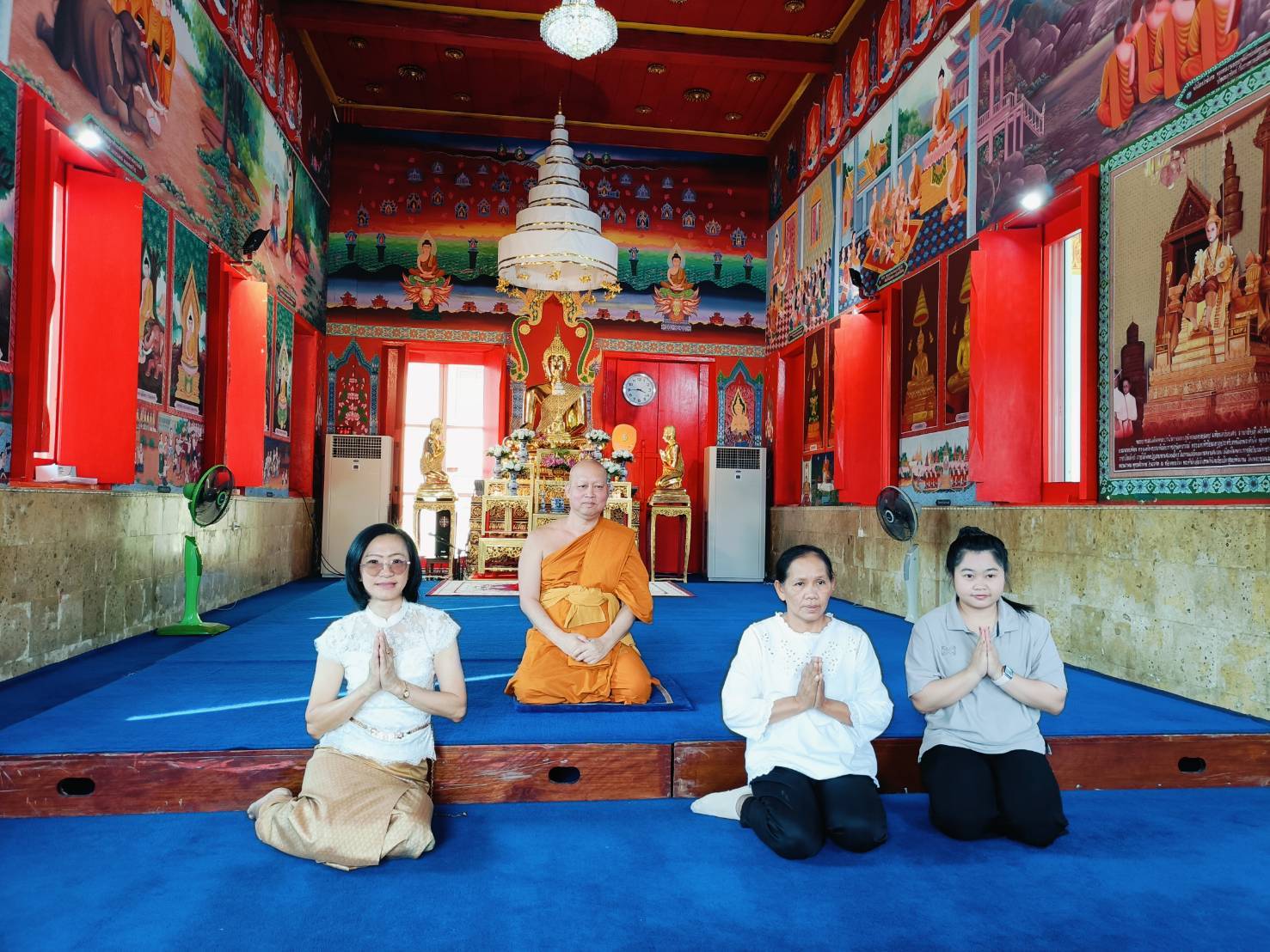 title - ผู้ว่าฯ พาแต่งกายผ้าไทย หิ้วปิ่นโตเข้าวัด 