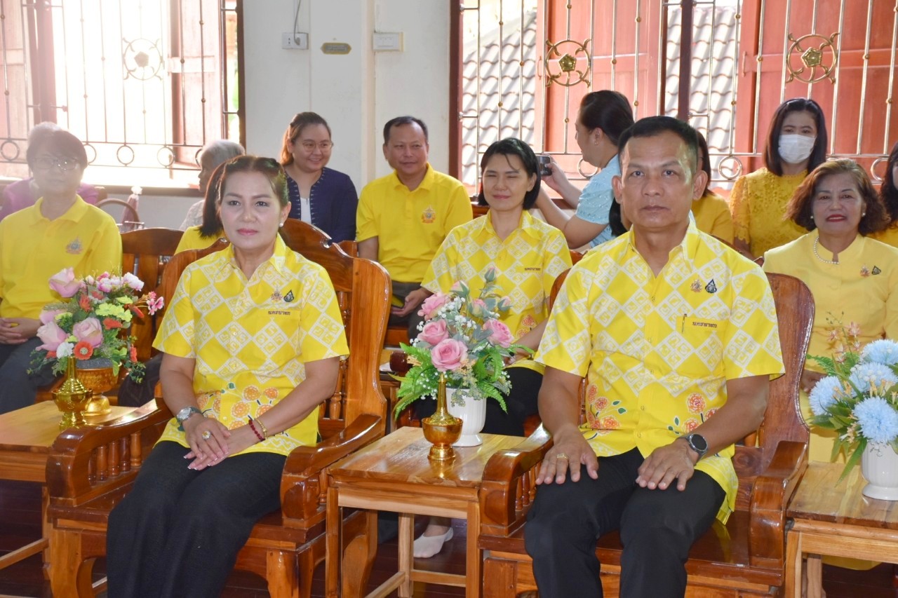 ร่วมกิจกรรมพาแต่งกายผ้าไทย หิ้วปิ่นโตเข้าวัด ศรัทธาอิ่มบุญ เกื้อหนุนพระพุทธศาสนา รักษาสิ่งแวดล้อม จังหวัดนครนายก 
