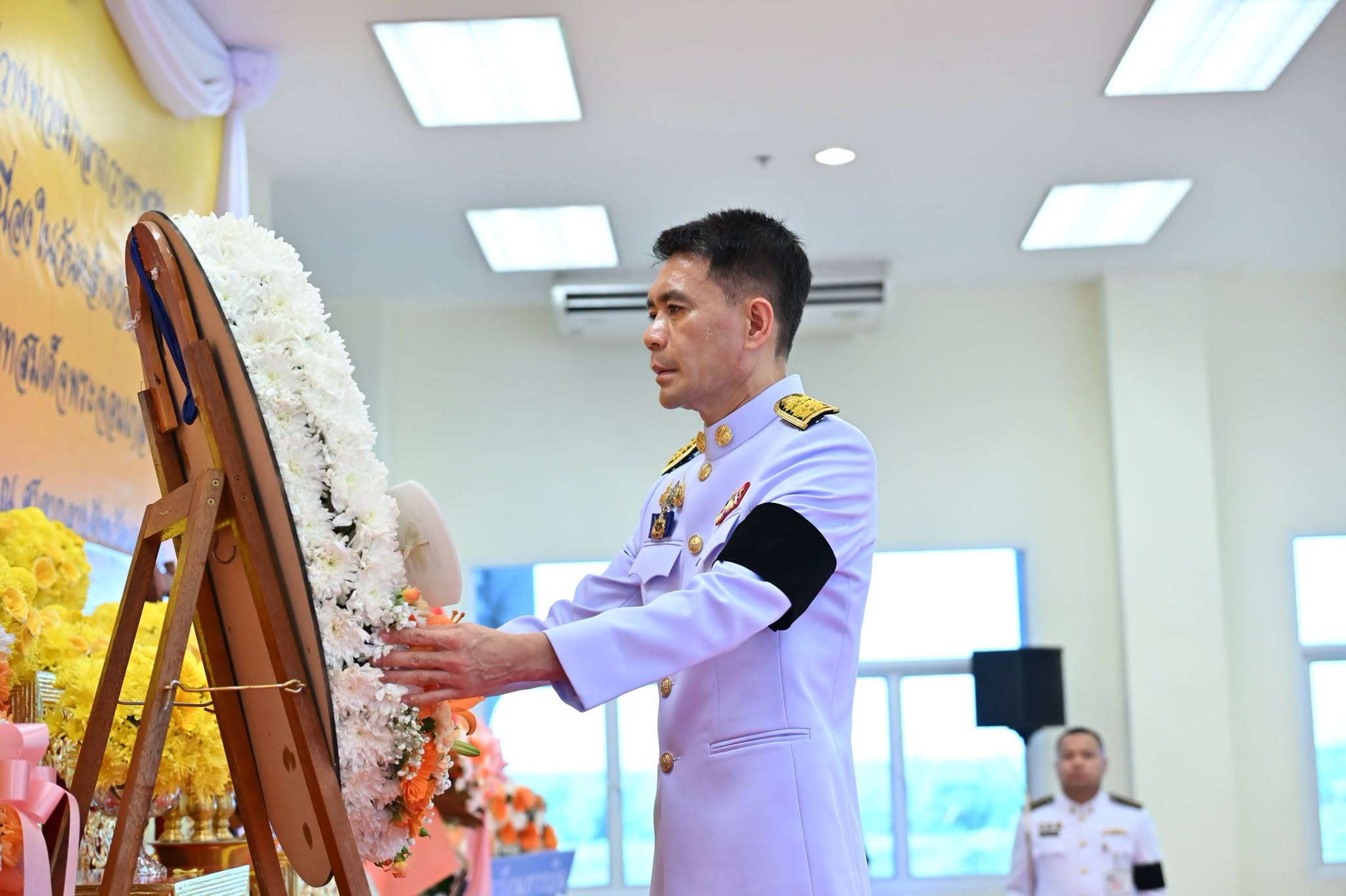 title - พิธีวางพวงมาลา หน้าพระบรมสาทิสลักษณ์ พระบาทสมเด็จพระจอมเกล้าเจ้าอยู่หัว รัชกาลที่ 4 เนื่องในวันที่ระลึกพระบาทสมเด็จพระจอมเกล้าเจ้าอยู่หัว ประจำปี 2569 
