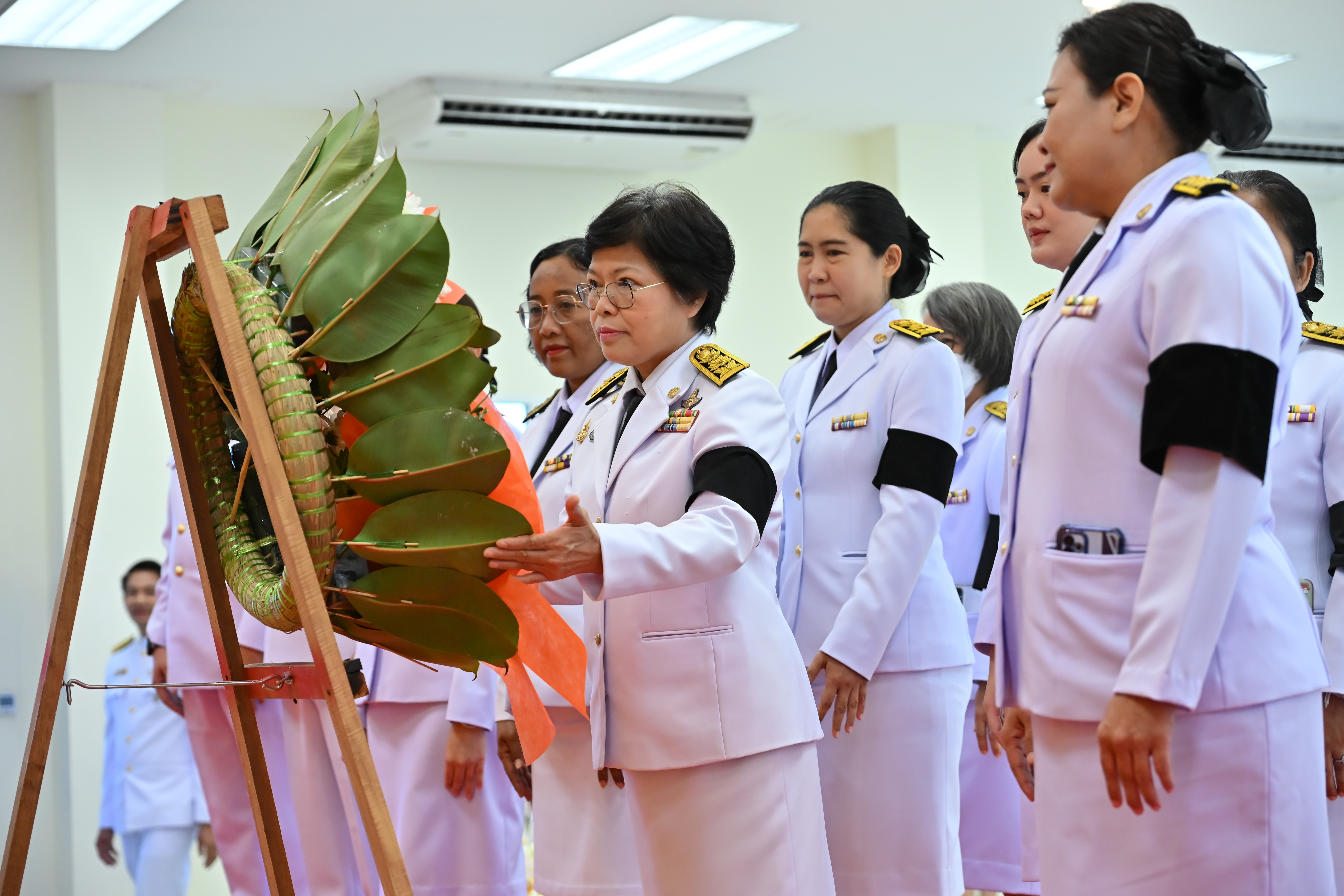 title - พิธีวางพวงมาลา หน้าพระบรมสาทิสลักษณ์ พระบาทสมเด็จพระจอมเกล้าเจ้าอยู่หัว รัชกาลที่ 4 เนื่องในวันที่ระลึกพระบาทสมเด็จพระจอมเกล้าเจ้าอยู่หัว ประจำปี 2569 