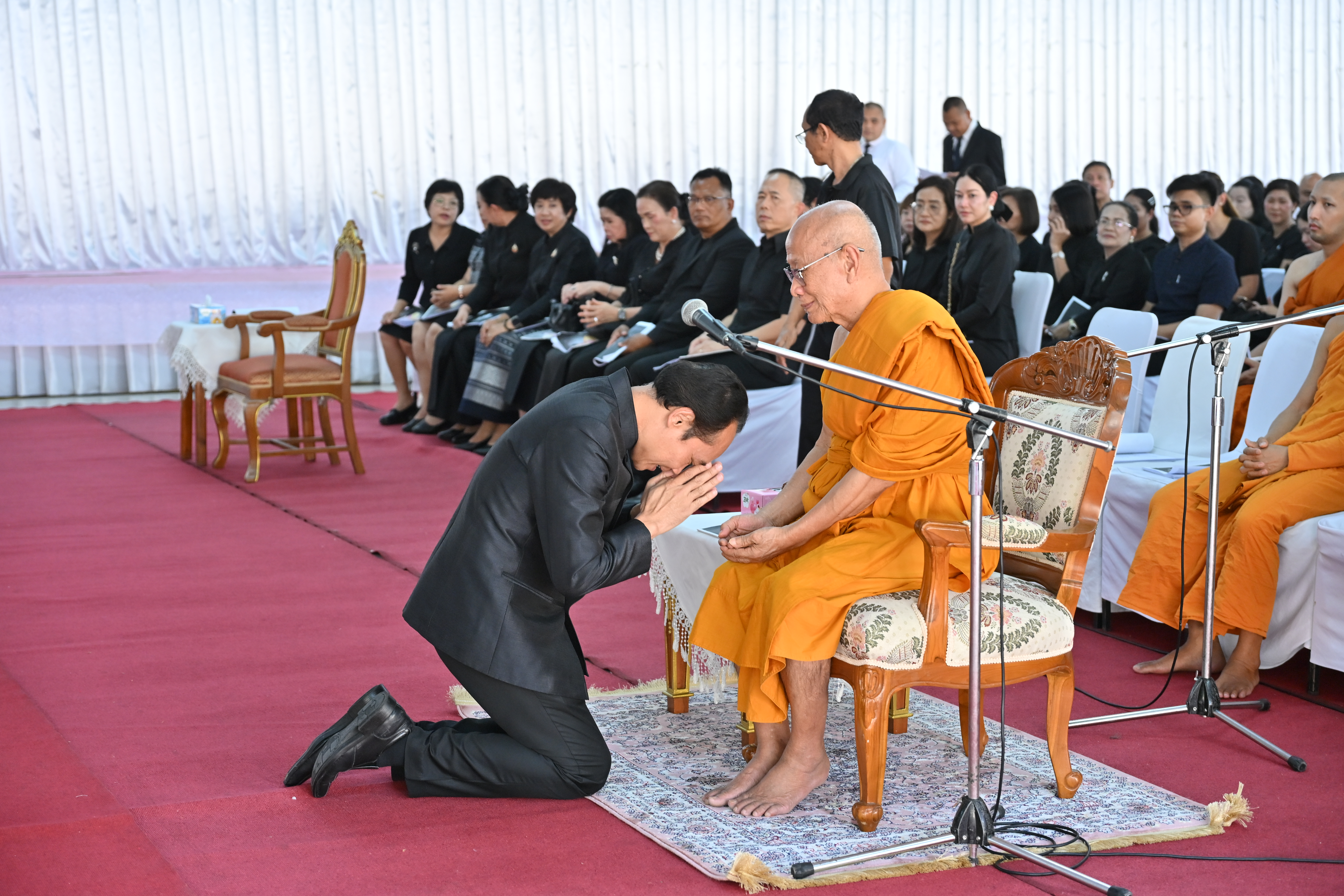 title - ส.ป.ก.นครปฐม ร่วมพิธีสวดพระพุทธมนต์ และเจริญจิตตภาวนา อุทิศถวายพระราชกุศลแด่  สมเด็จพระนางเจ้าสิริกิติ์ พระบรมราชินีนาถ พระบรมราชชนนีพันปีหลวง
