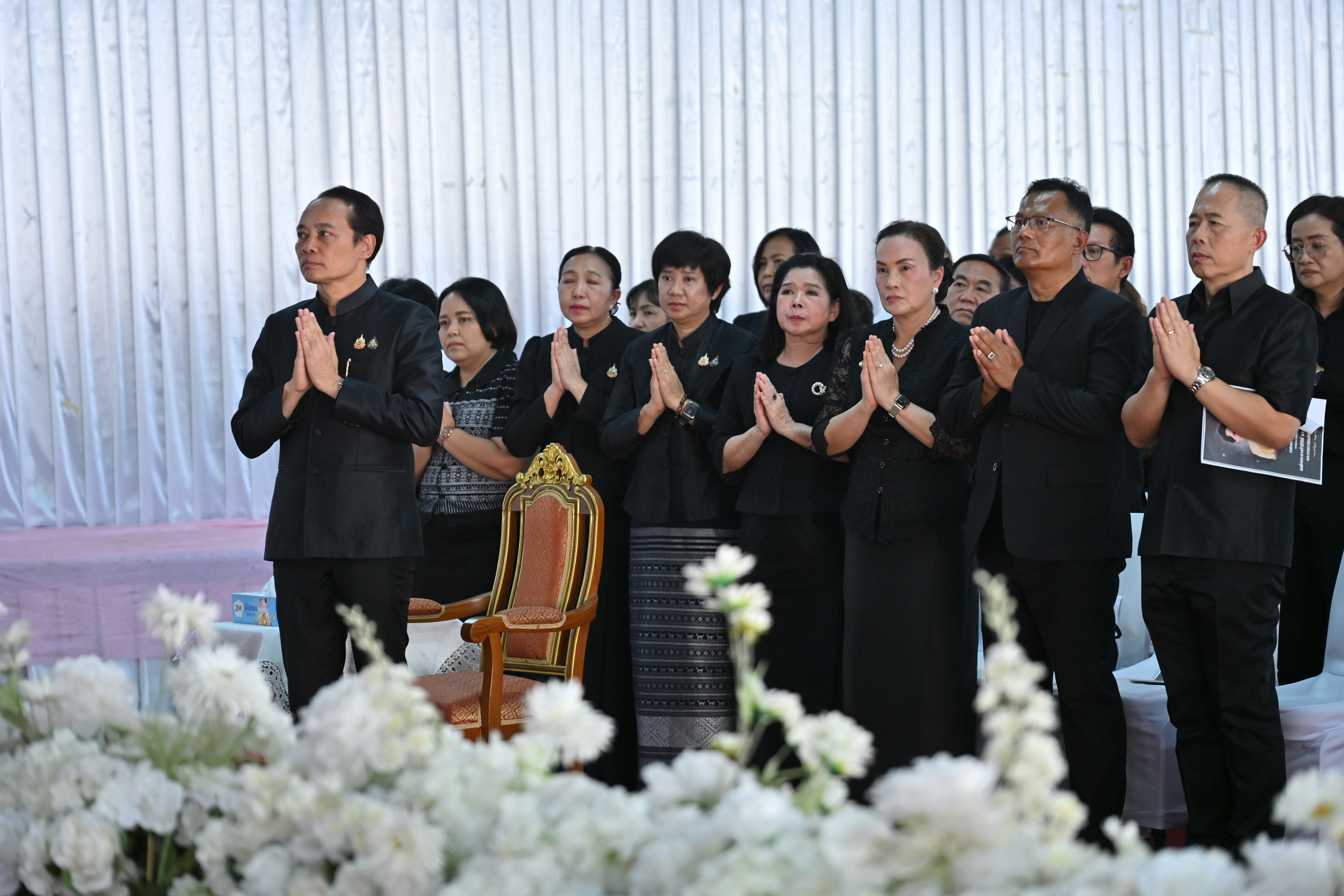 title - ส.ป.ก.นครปฐม ร่วมพิธีสวดพระพุทธมนต์ และเจริญจิตตภาวนา อุทิศถวายพระราชกุศลแด่  สมเด็จพระนางเจ้าสิริกิติ์ พระบรมราชินีนาถ พระบรมราชชนนีพันปีหลวง