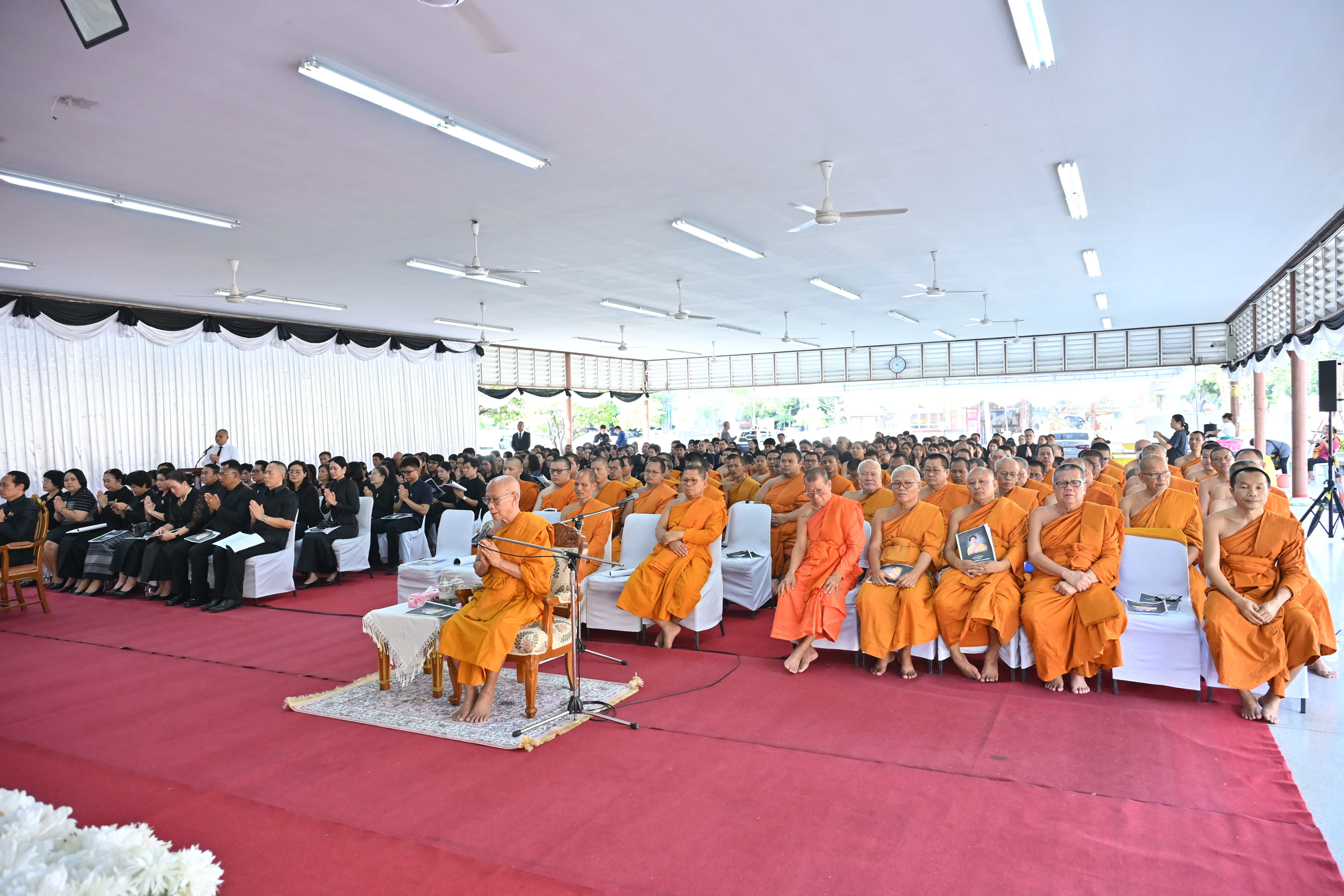 title - ส.ป.ก.นครปฐม ร่วมพิธีสวดพระพุทธมนต์ และเจริญจิตตภาวนา อุทิศถวายพระราชกุศลแด่  สมเด็จพระนางเจ้าสิริกิติ์ พระบรมราชินีนาถ พระบรมราชชนนีพันปีหลวง