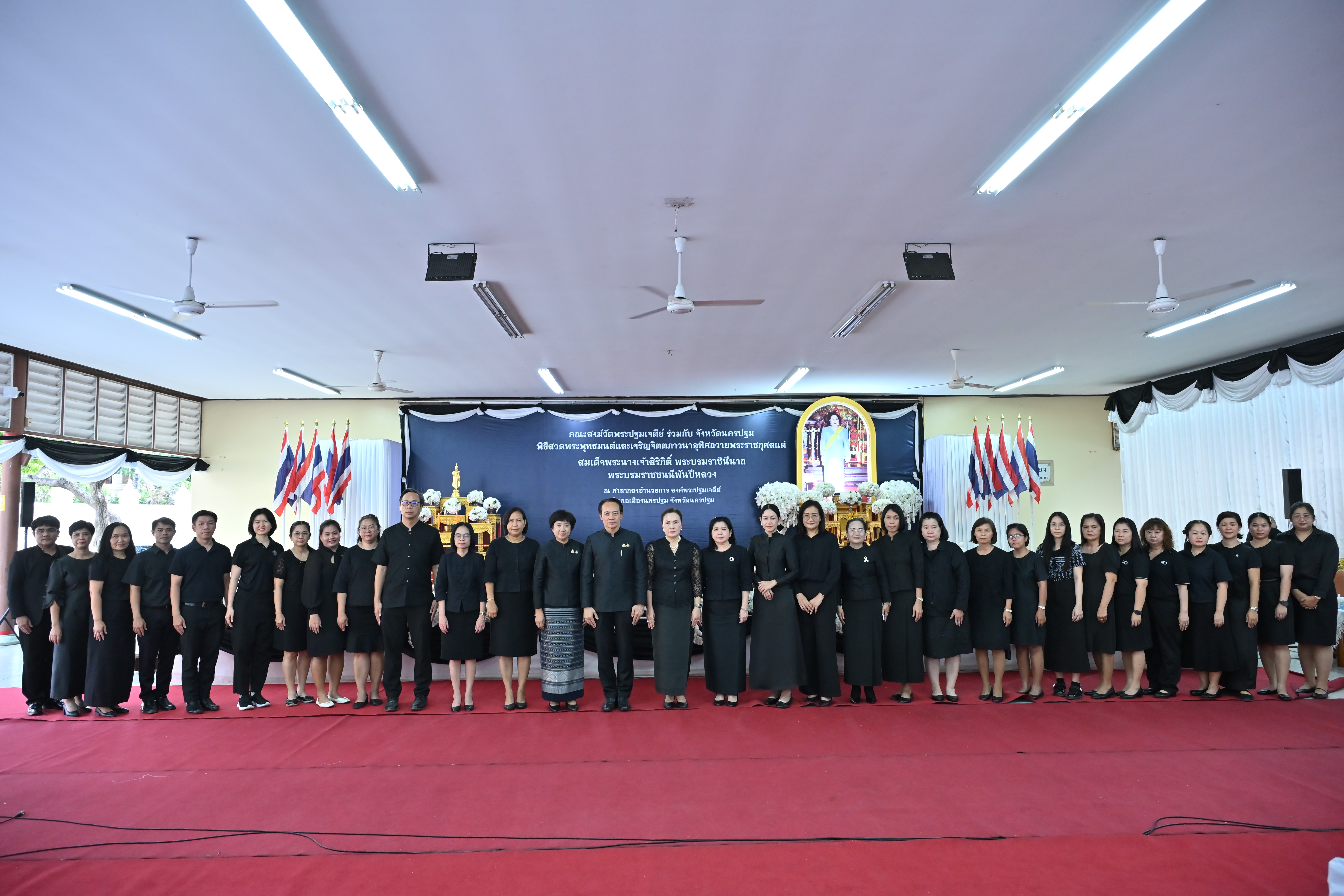 title - ส.ป.ก.นครปฐม ร่วมพิธีสวดพระพุทธมนต์ และเจริญจิตตภาวนา อุทิศถวายพระราชกุศลแด่  สมเด็จพระนางเจ้าสิริกิติ์ พระบรมราชินีนาถ พระบรมราชชนนีพันปีหลวง