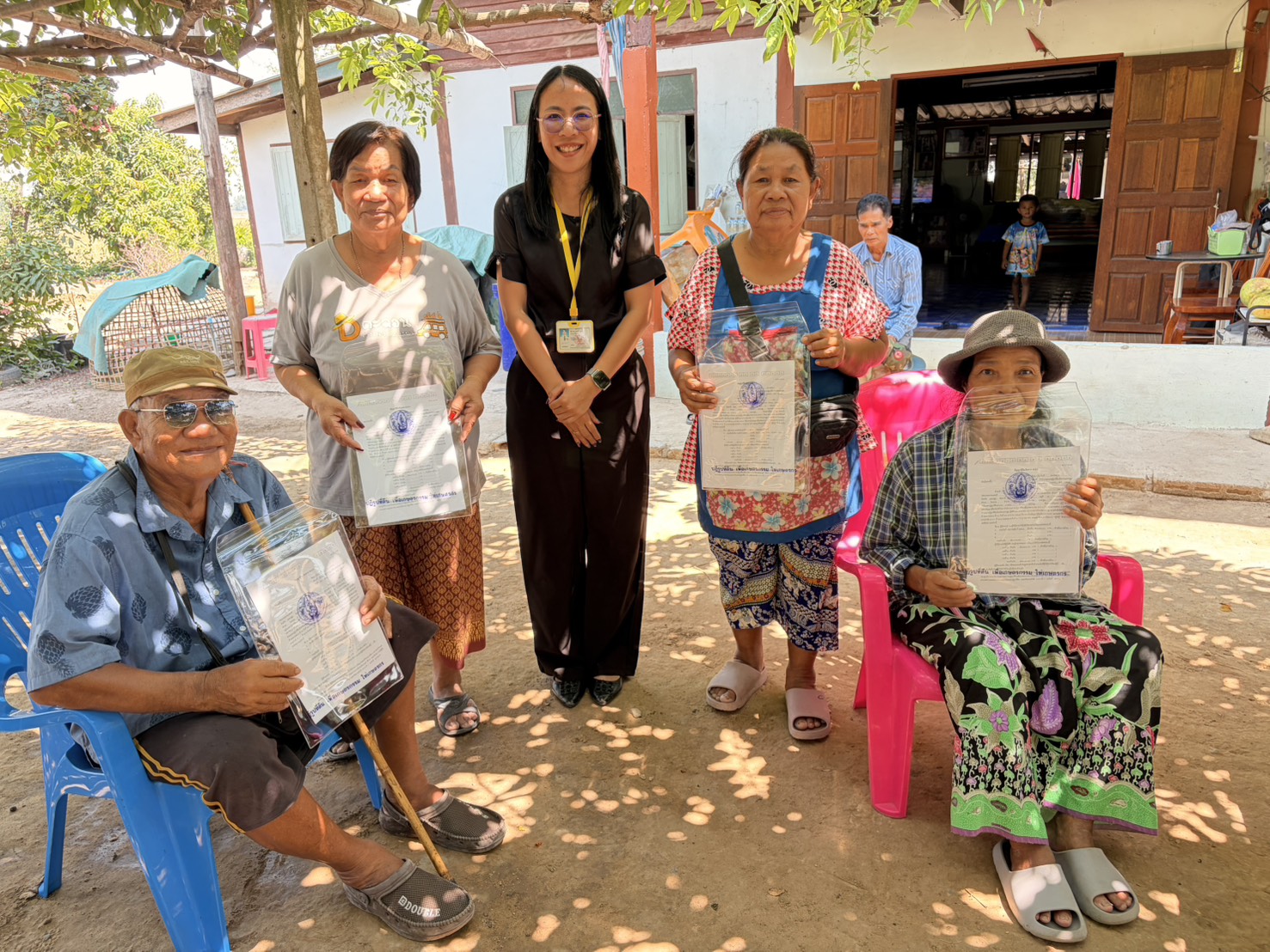 title - ส.ป.ก.นครปฐม ลงพื้นที่ให้บริการสินเชื่อเงินกองทุนการปฏิรูปที่ดินเพื่อเกษตรกรรม จำนวน 2 กลุ่ม 9 ราย