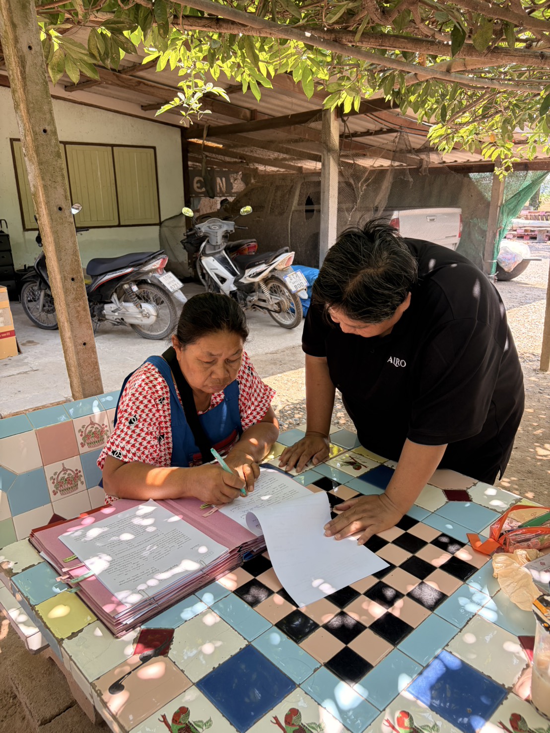 title - ส.ป.ก.นครปฐม ลงพื้นที่ให้บริการสินเชื่อเงินกองทุนการปฏิรูปที่ดินเพื่อเกษตรกรรม จำนวน 2 กลุ่ม 9 ราย