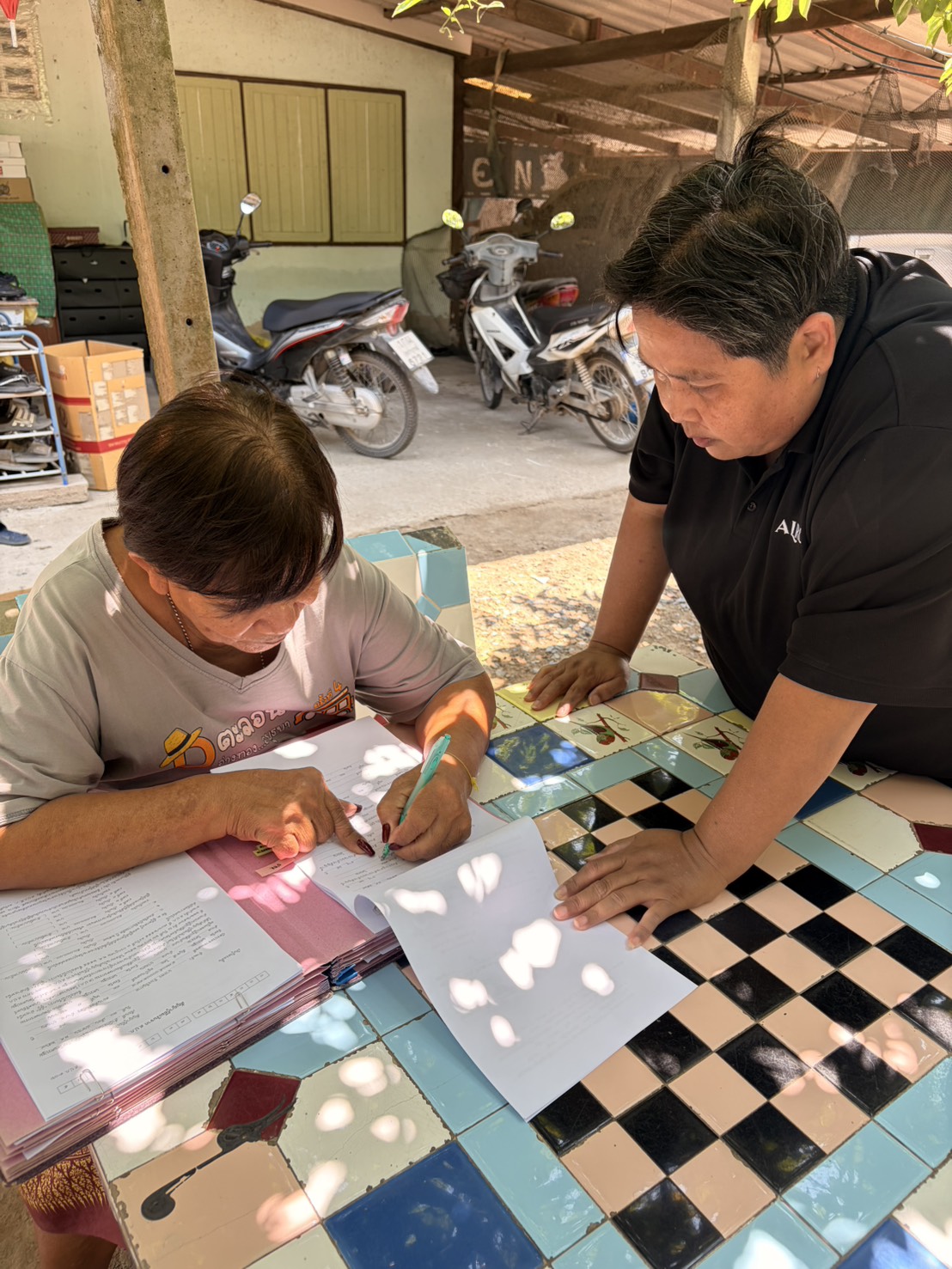 title - ส.ป.ก.นครปฐม ลงพื้นที่ให้บริการสินเชื่อเงินกองทุนการปฏิรูปที่ดินเพื่อเกษตรกรรม จำนวน 2 กลุ่ม 9 ราย