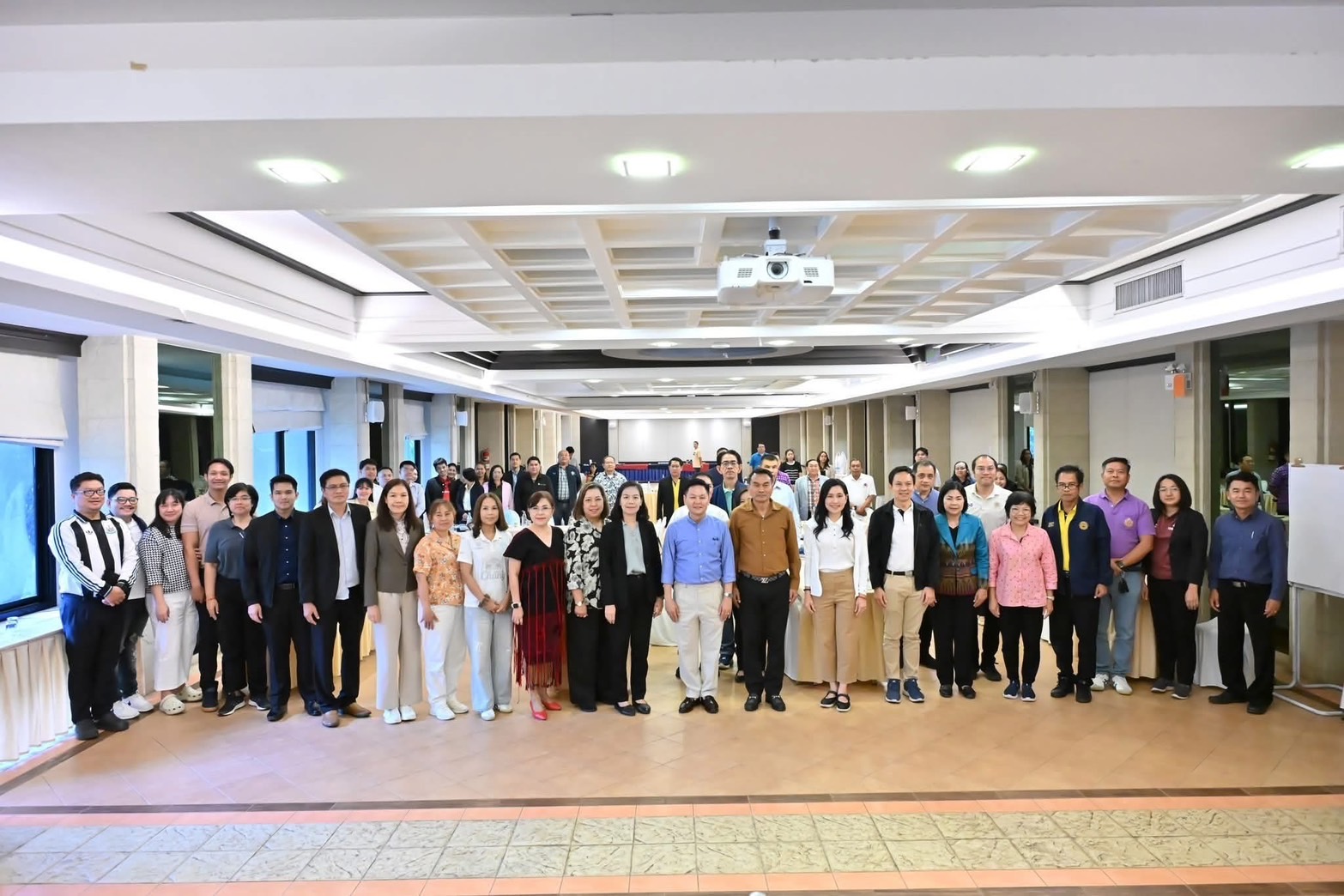 ประชุมเชิงปฏิบัติการเพื่อติดตามประเมินผลการดำเนินงานตามแผนพัฒนาจังหวัดนครปฐม และกลุ่มจังหวัดภาคกลางปริมณฑล และจัดทำเป้าหมายการพัฒนาจังหวัด 20 ปี (ระยะที่ 2 พ.ศ. 2571 – 2575) ของจังหวัดนครปฐม