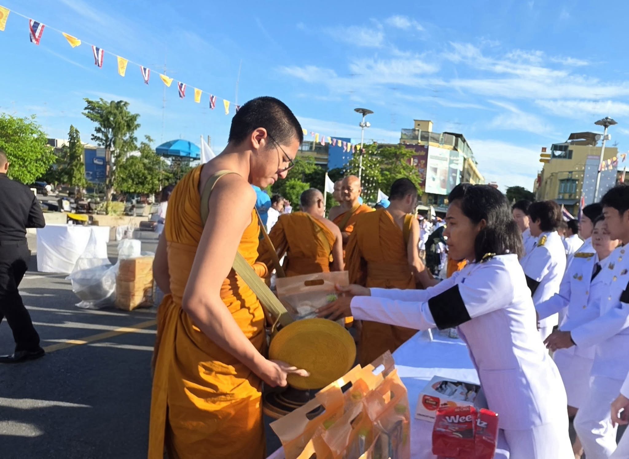 title - ส.ป.ก.นครปฐม เข้าร่วมพิธีเจริญพระพุทธมนต์และทำบุญตักบาตรถวายพระกุศล เนื่องในโอกาสงานฉลองพระชนมายุ 99 พรรษา สมเด็จพระอริยวงศาคตญาณ สมเด็จพระสังฆราช สกลมหาสังฆปริณายก 26 มิถุนายน 2569