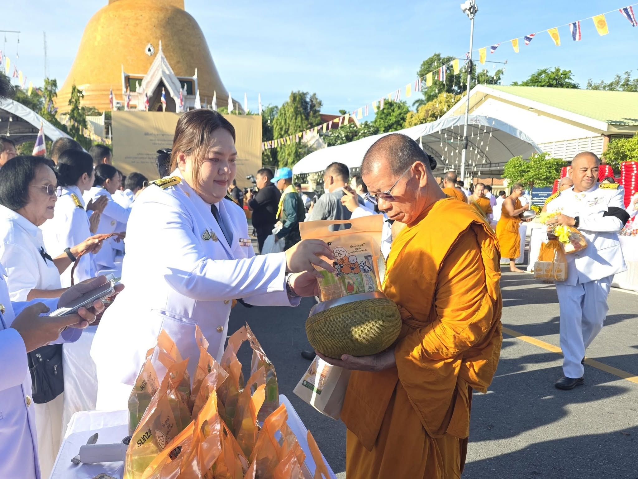 title - ส.ป.ก.นครปฐม เข้าร่วมพิธีเจริญพระพุทธมนต์และทำบุญตักบาตรถวายพระกุศล เนื่องในโอกาสงานฉลองพระชนมายุ 99 พรรษา สมเด็จพระอริยวงศาคตญาณ สมเด็จพระสังฆราช สกลมหาสังฆปริณายก 26 มิถุนายน 2569
