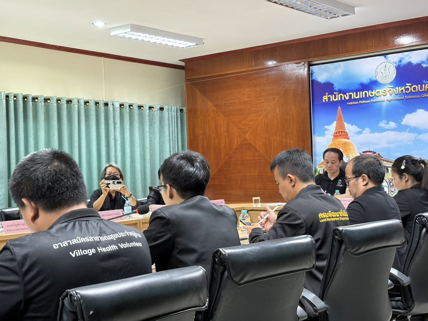 title - ส.ป.ก.นครปฐม เข้าร่วมการประชุมคณะกรรมการบริหารงานอาสาสมัครเกษตรจังหวัดนครปฐม ประจำปีงบประมาณ พ.ศ. 2569 เพื่อมอบรางวัลอาสาสมัครเกษตรหมู่บ้าน (อกม.) ต้นแบบระดับจังหวัด ประจำปีงบประมาณ 2569