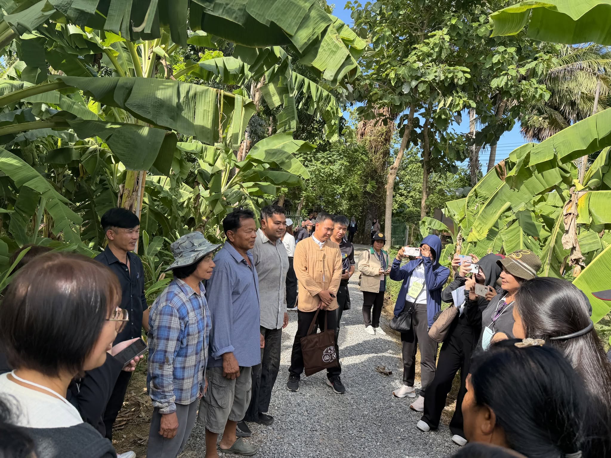 title - ส.ป.ก.นครปฐม เข้าร่วมการประชุมโครงการสัมมนาเชิงปฏิบัติการ หลักสูตรแนวทางการขับเคลื่อนการพัฒนาธุรกิจชุมชนสู่ความสำเร็จที่ยั่งยืน