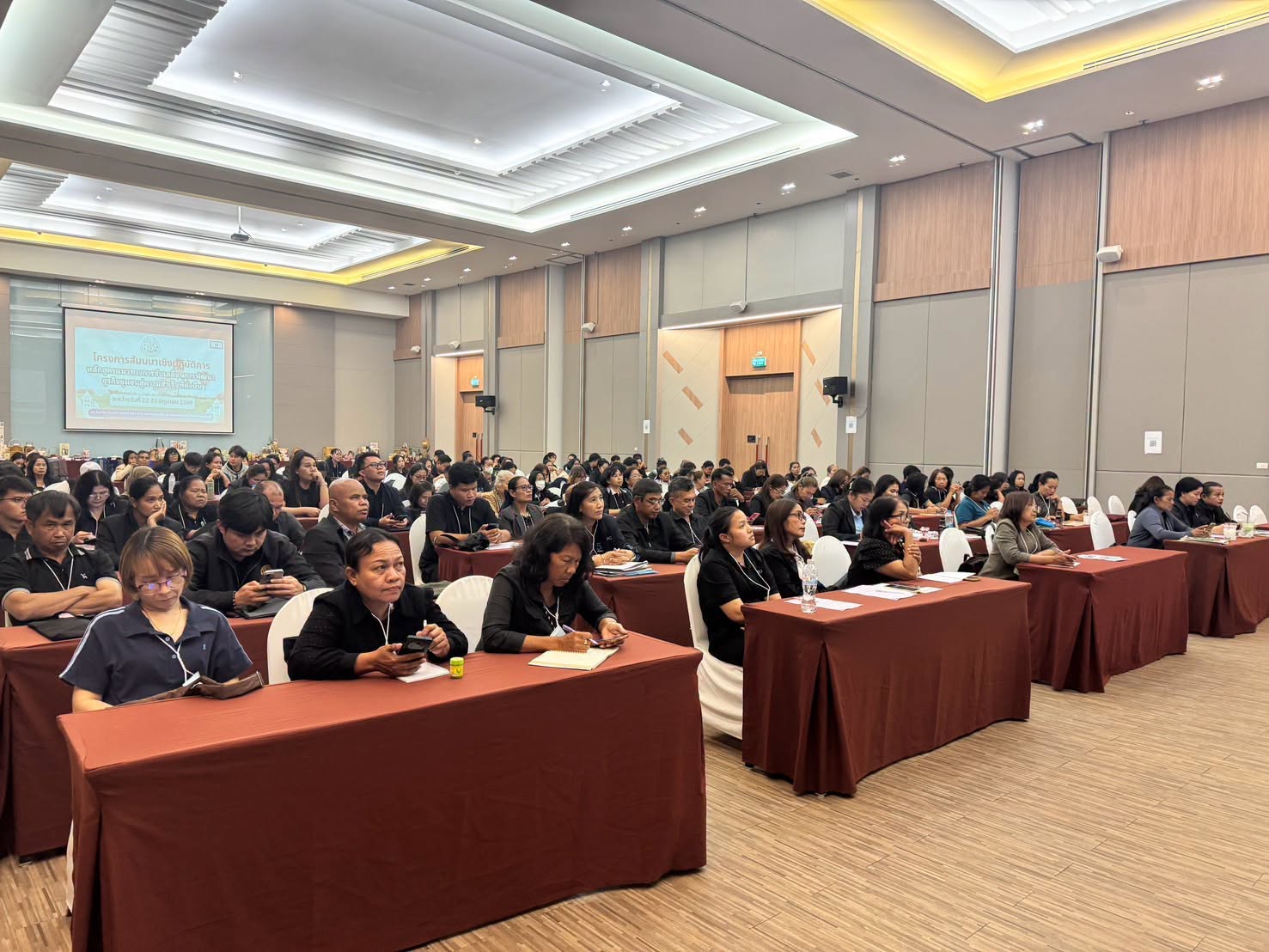 title - ส.ป.ก.นครปฐม เข้าร่วมการประชุมโครงการสัมมนาเชิงปฏิบัติการ หลักสูตรแนวทางการขับเคลื่อนการพัฒนาธุรกิจชุมชนสู่ความสำเร็จที่ยั่งยืน