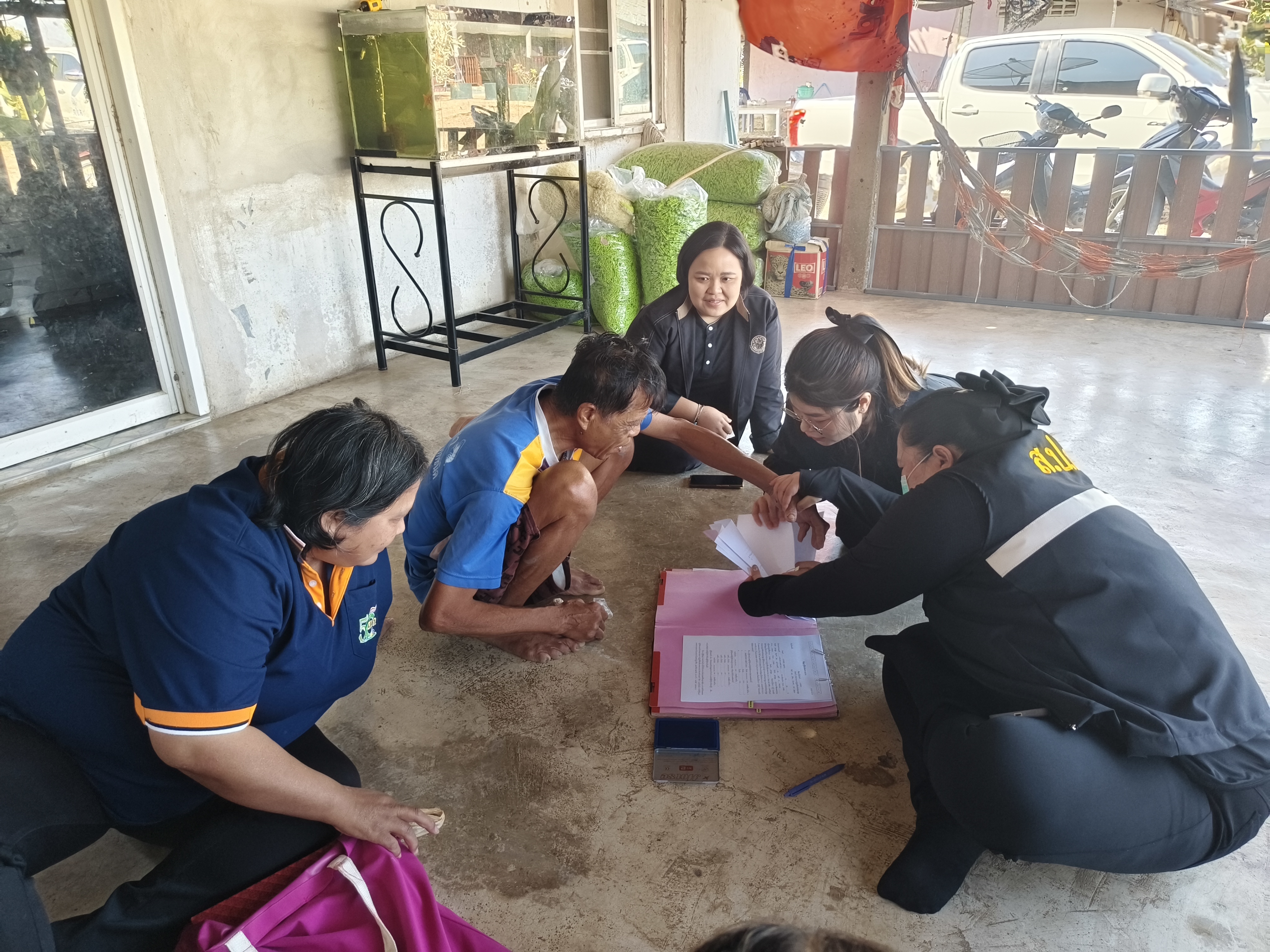 title - ส.ป.ก.นครปฐม ลงพื้นที่ดำเนินการจัดทำสัญญากู้ยืมเงินกองทุนการปฏิรูปที่ดินเพื่อเกษตรกรรม  ปี 2569 กลุ่มที่ 2-4 