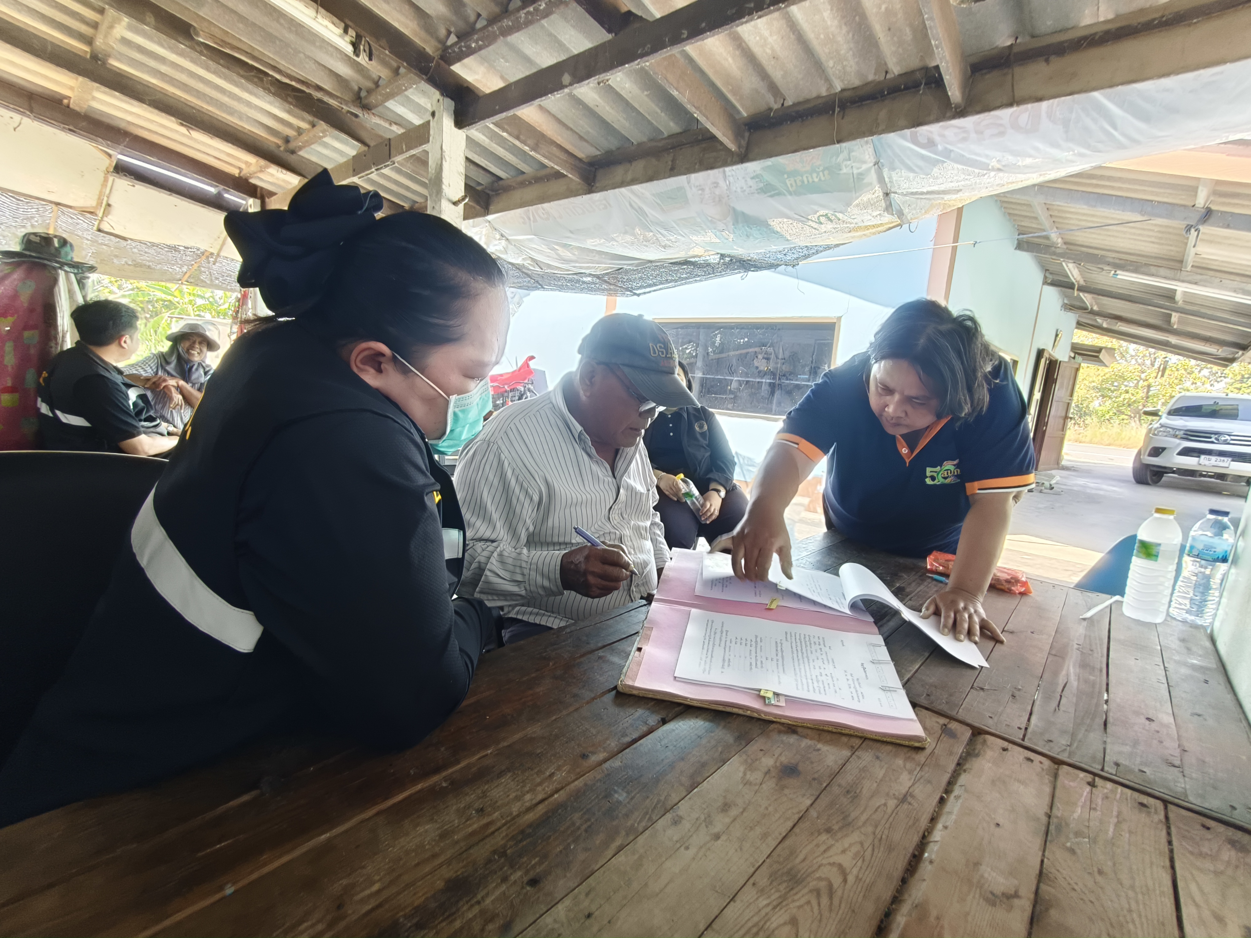 title - ส.ป.ก.นครปฐม ลงพื้นที่ดำเนินการจัดทำสัญญากู้ยืมเงินกองทุนการปฏิรูปที่ดินเพื่อเกษตรกรรม  ปี 2569 กลุ่มที่ 2-4 