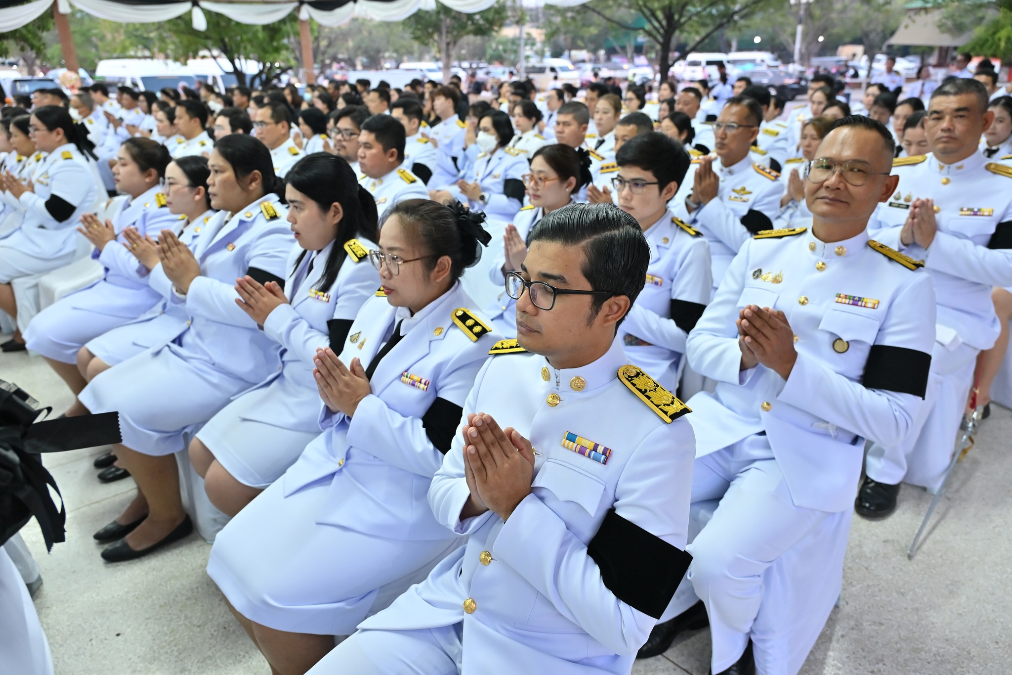 title - พิธีบำเพ็ญกุศล ในวาระครบ 100 วัน (สตมวาร) เพื่ออุทิศถวายพระราชกุศลแด่ สมเด็จพระนางเจ้าสิริกิติ์ พระบรมราชินีนาถ พระบรมราชชนนีพันปีหลวง
