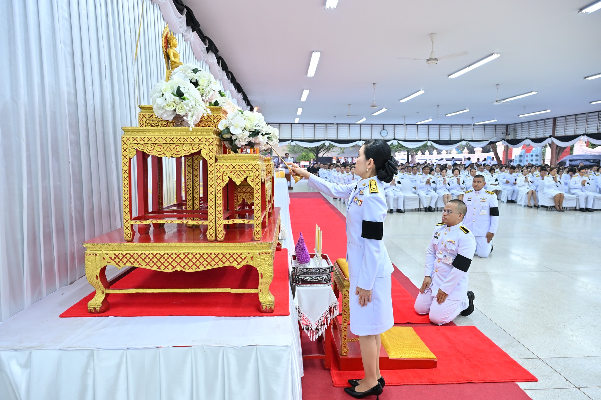 title - พิธีบำเพ็ญกุศล ในวาระครบ 100 วัน (สตมวาร) เพื่ออุทิศถวายพระราชกุศลแด่ สมเด็จพระนางเจ้าสิริกิติ์ พระบรมราชินีนาถ พระบรมราชชนนีพันปีหลวง