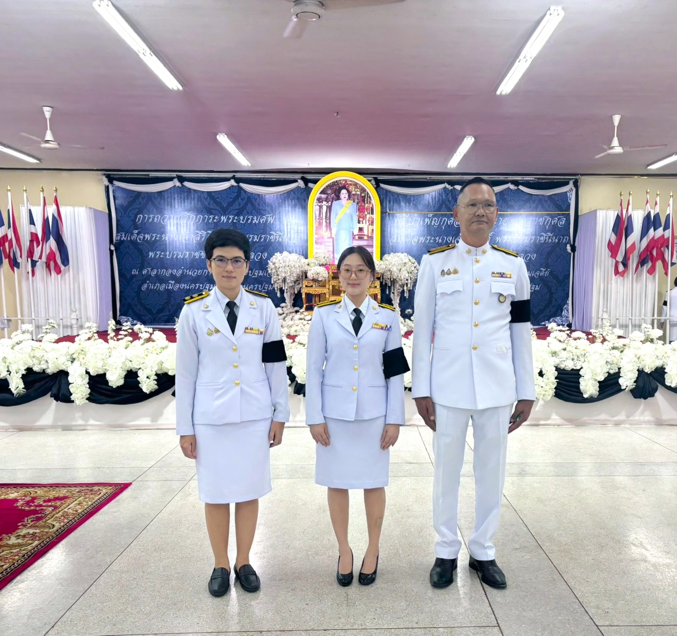 title - พิธีบำเพ็ญกุศล ในวาระครบ 100 วัน (สตมวาร) เพื่ออุทิศถวายพระราชกุศลแด่ สมเด็จพระนางเจ้าสิริกิติ์ พระบรมราชินีนาถ พระบรมราชชนนีพันปีหลวง