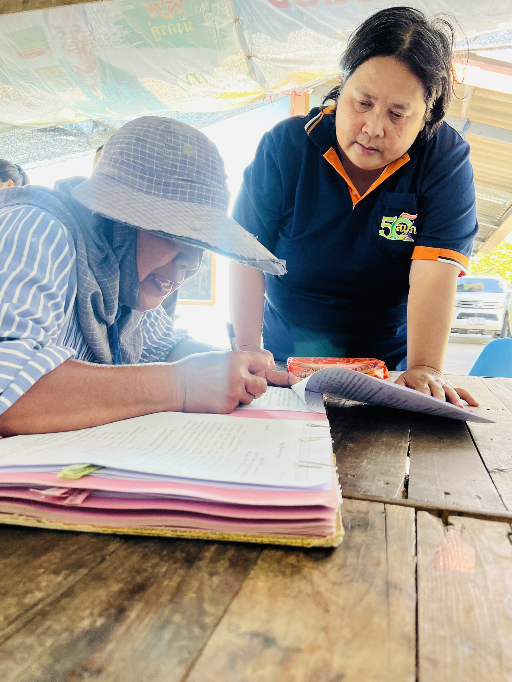 title - ส.ป.ก.นครปฐม ลงพื้นที่ดำเนินการจัดทำสัญญากู้ยืมเงินกองทุนการปฏิรูปที่ดินเพื่อเกษตรกรรม  ปี 2569 กลุ่มที่ 2-4 