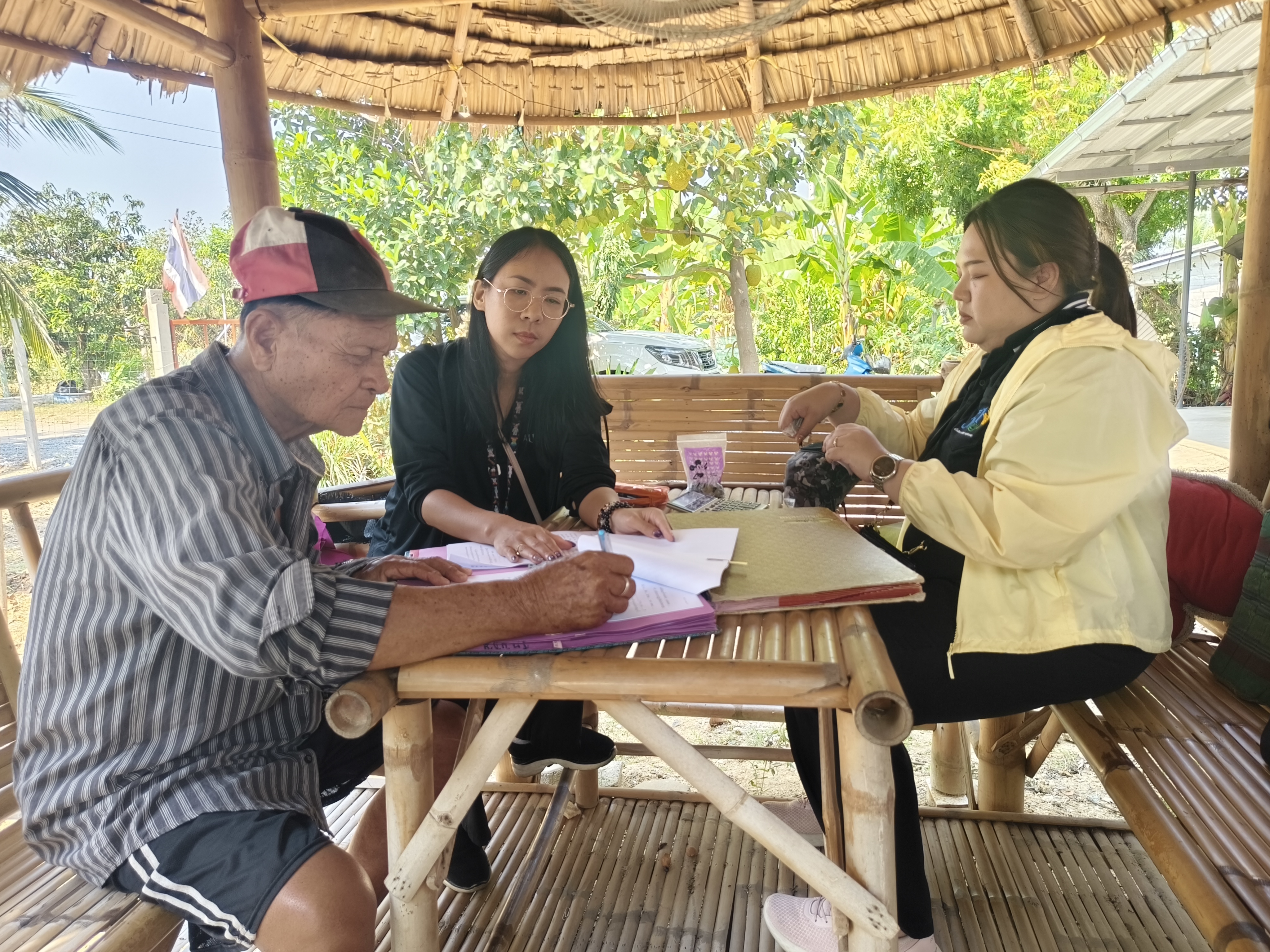 title - ส.ป.ก.นครปฐม ลงพื้นที่ให้บริการเกษตรกรในการจัดทำสัญญาสนับสนุนสินเชื่อเงินกองทุนการปฏิรูปที่ดินเพื่อเกษตรกรรมและด้านการจัดเก็บรายได้เงินกองทุนการปฏิรูปที่ดินเพื่อเกษตรกรรม ปีงบประมาณ พ.ศ. 2569