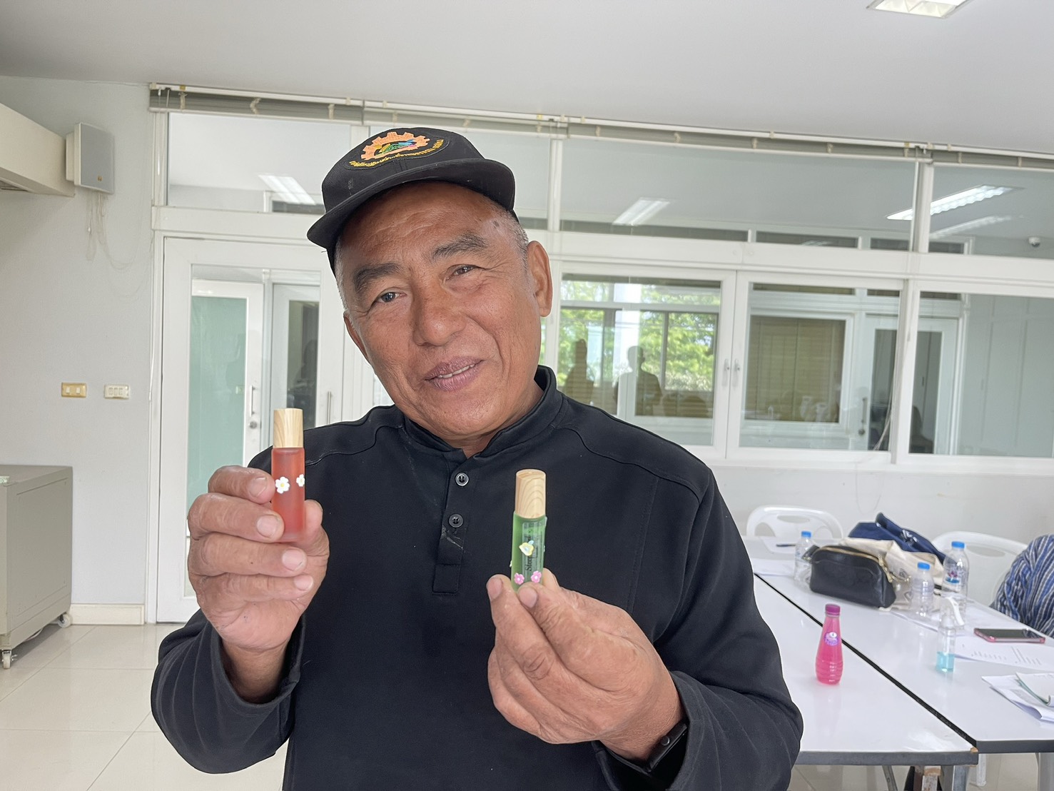 title - ส.ป.ก.นครปฐม จัดโครงการพัฒนาธุรกิจชุมชน ในเขตปฏิรูปที่ดินจังหวัดนครปฐม ประจำปีงบประมาณ พ.ศ. 2569 การอบรมเชิงปฏิบัติการ หลักสูตร การเพิ่มมูลค่าสินค้า และการพัฒนาช่องทางด้านการตลาด การแปรรูปผลผลิต การพัฒนาบรรจุภัณฑ์ การสร้างมาตรฐานสินค้า (การทำ Aroma Sleeping Balm) 