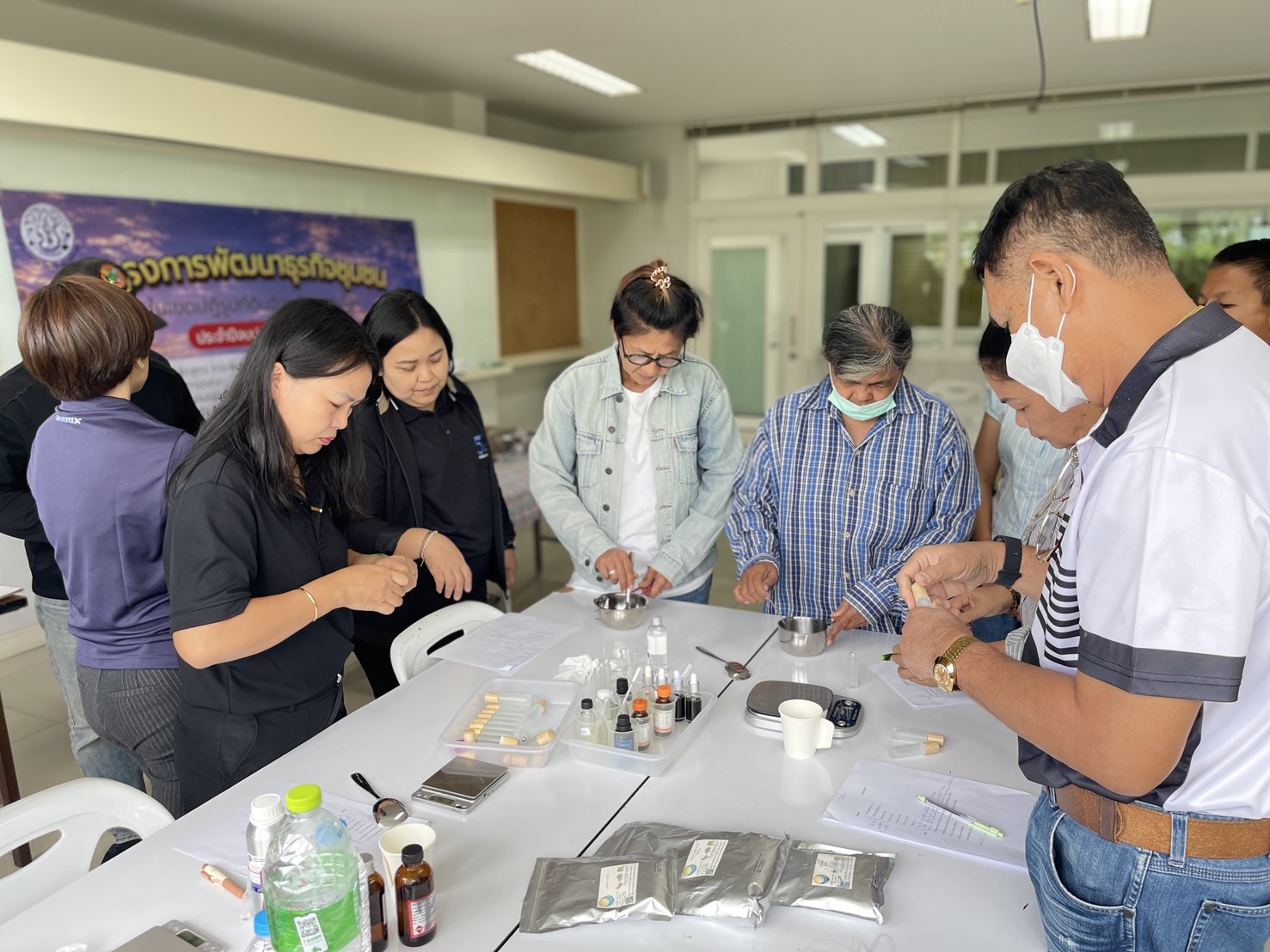 title - ส.ป.ก.นครปฐม จัดโครงการพัฒนาธุรกิจชุมชน ในเขตปฏิรูปที่ดินจังหวัดนครปฐม ประจำปีงบประมาณ พ.ศ. 2569 การอบรมเชิงปฏิบัติการ หลักสูตร การเพิ่มมูลค่าสินค้า และการพัฒนาช่องทางด้านการตลาด การแปรรูปผลผลิต การพัฒนาบรรจุภัณฑ์ การสร้างมาตรฐานสินค้า (การทำ Aroma Sleeping Balm) 