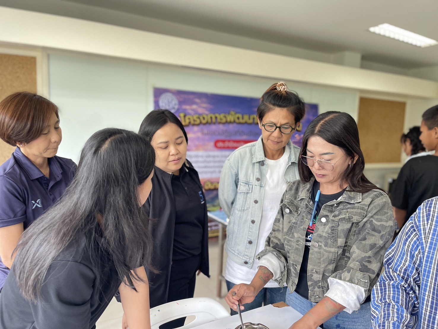 title - ส.ป.ก.นครปฐม จัดโครงการพัฒนาธุรกิจชุมชน ในเขตปฏิรูปที่ดินจังหวัดนครปฐม ประจำปีงบประมาณ พ.ศ. 2569 การอบรมเชิงปฏิบัติการ หลักสูตร การเพิ่มมูลค่าสินค้า และการพัฒนาช่องทางด้านการตลาด การแปรรูปผลผลิต การพัฒนาบรรจุภัณฑ์ การสร้างมาตรฐานสินค้า (การทำ Aroma Sleeping Balm) 