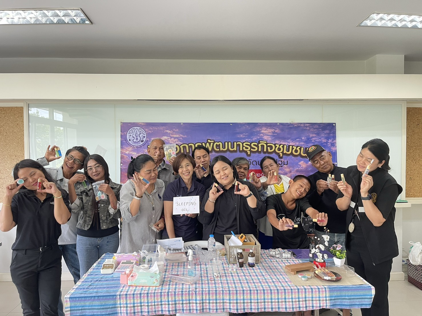 title - ส.ป.ก.นครปฐม จัดโครงการพัฒนาธุรกิจชุมชน ในเขตปฏิรูปที่ดินจังหวัดนครปฐม ประจำปีงบประมาณ พ.ศ. 2569 การอบรมเชิงปฏิบัติการ หลักสูตร การเพิ่มมูลค่าสินค้า และการพัฒนาช่องทางด้านการตลาด การแปรรูปผลผลิต การพัฒนาบรรจุภัณฑ์ การสร้างมาตรฐานสินค้า (การทำ Aroma Sleeping Balm) 