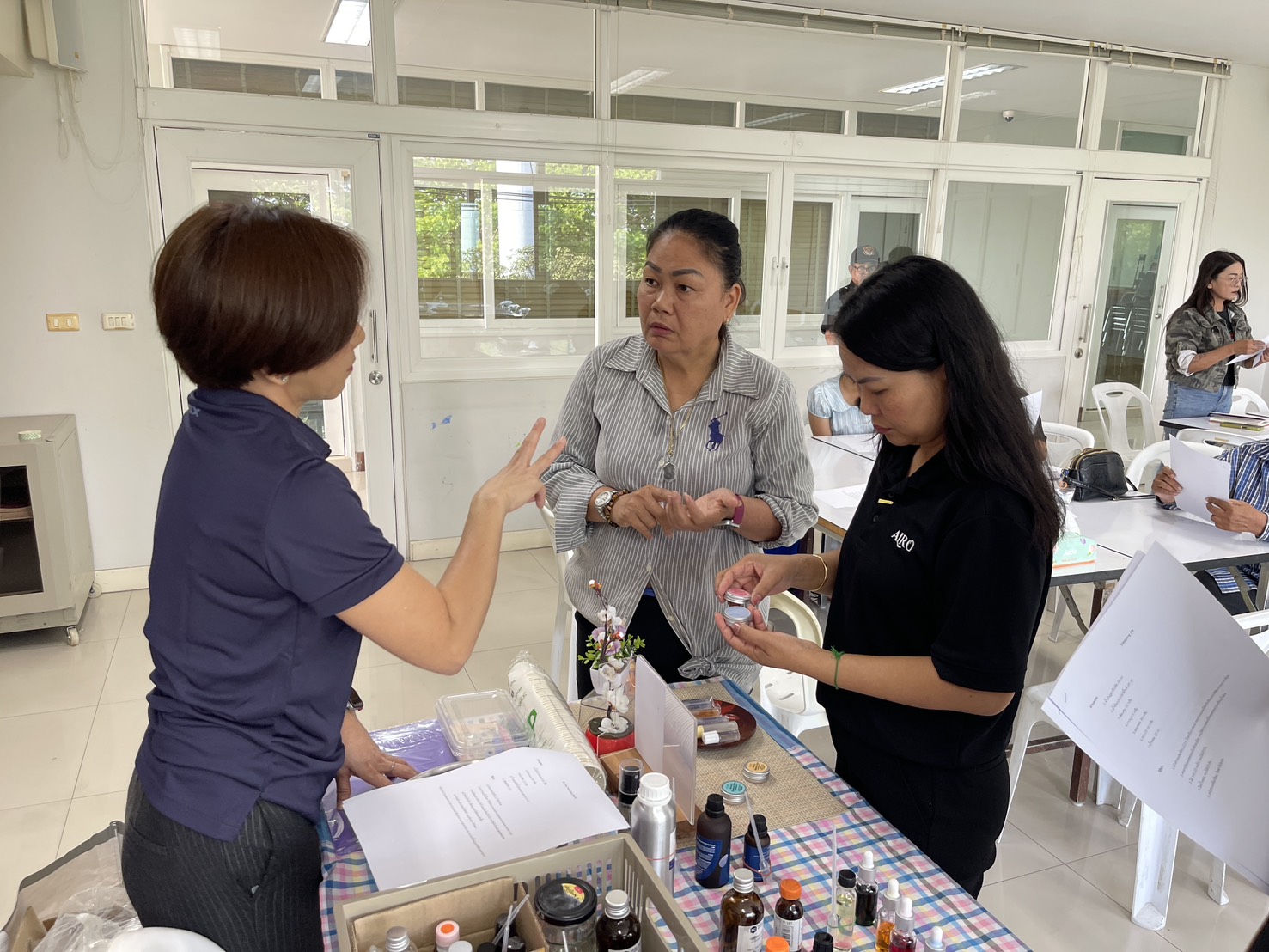 title - ส.ป.ก.นครปฐม จัดโครงการพัฒนาธุรกิจชุมชน ในเขตปฏิรูปที่ดินจังหวัดนครปฐม ประจำปีงบประมาณ พ.ศ. 2569 การอบรมเชิงปฏิบัติการ หลักสูตร การเพิ่มมูลค่าสินค้า และการพัฒนาช่องทางด้านการตลาด การแปรรูปผลผลิต การพัฒนาบรรจุภัณฑ์ การสร้างมาตรฐานสินค้า (การทำ Aroma Sleeping Balm) 