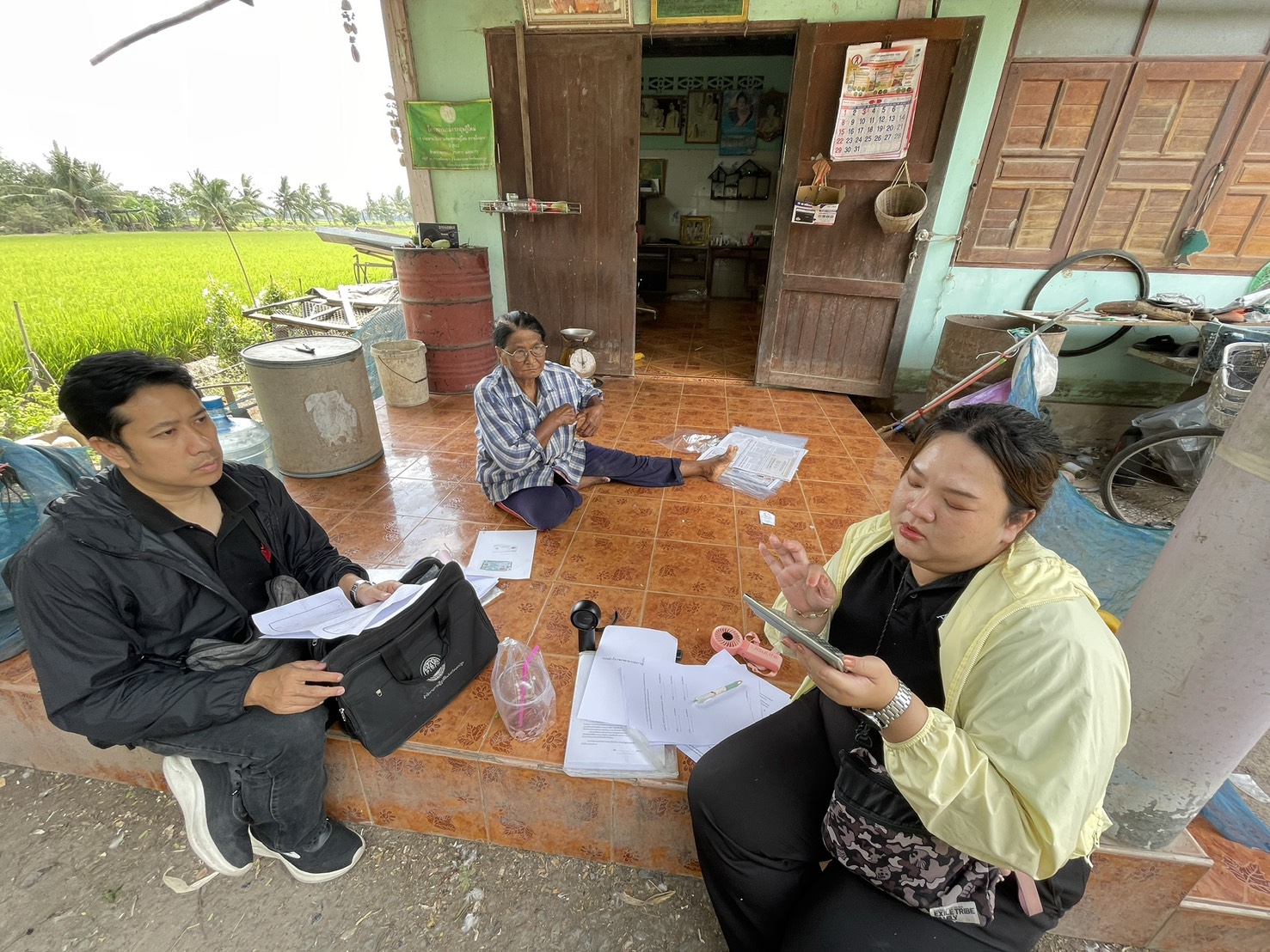 title - ส.ป.ก.นครปฐม ลงพื้นที่ให้บริการจัดทำคำขอกู้เงินโครงการส่งเสริมปัจจัยการผลิต ปี 2569 และด้านการจัดเก็บและให้สินเชื่อเงินกองทุนการปฏิรูปที่ดินเพื่อเกษตรกรรม ปีงบประมาณ พ.ศ. 2569