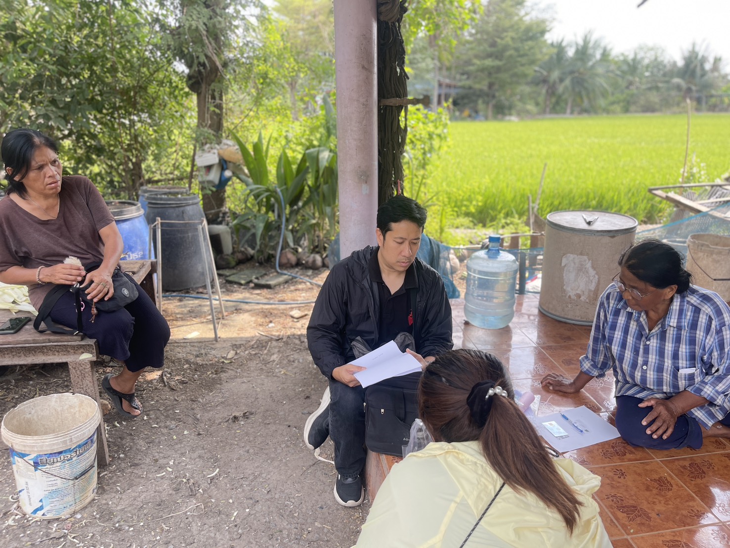 title - ส.ป.ก.นครปฐม ลงพื้นที่ให้บริการจัดทำคำขอกู้เงินโครงการส่งเสริมปัจจัยการผลิต ปี 2569 และด้านการจัดเก็บและให้สินเชื่อเงินกองทุนการปฏิรูปที่ดินเพื่อเกษตรกรรม ปีงบประมาณ พ.ศ. 2569