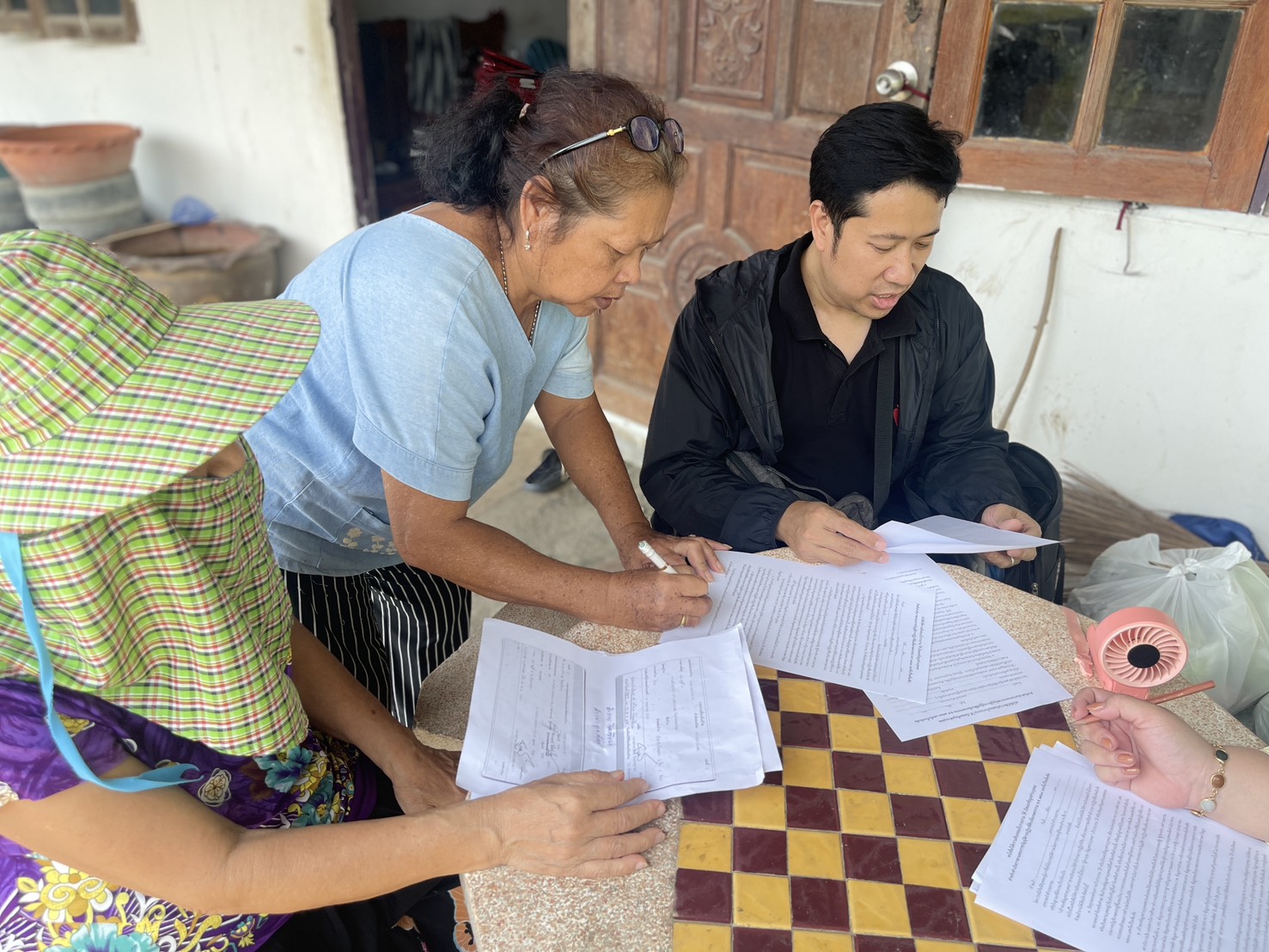 title - ส.ป.ก.นครปฐม ลงพื้นที่ให้บริการจัดทำคำขอกู้เงินโครงการส่งเสริมปัจจัยการผลิต ปี 2569 และด้านการจัดเก็บและให้สินเชื่อเงินกองทุนการปฏิรูปที่ดินเพื่อเกษตรกรรม ปีงบประมาณ พ.ศ. 2569