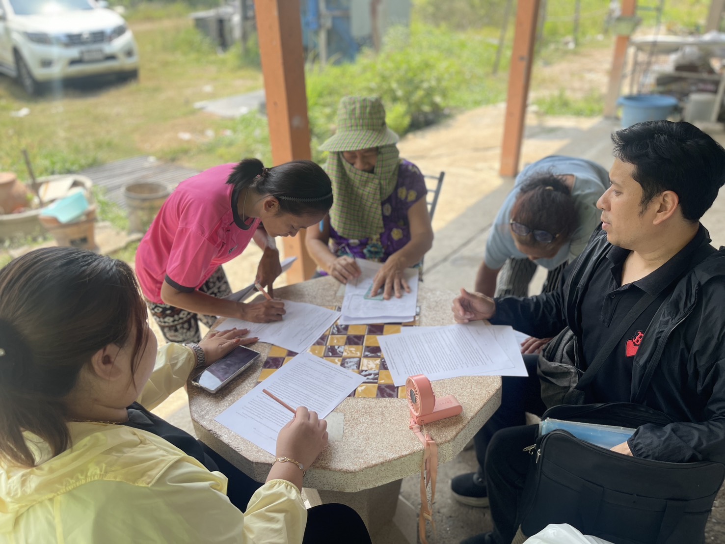 title - ส.ป.ก.นครปฐม ลงพื้นที่ให้บริการจัดทำคำขอกู้เงินโครงการส่งเสริมปัจจัยการผลิต ปี 2569 และด้านการจัดเก็บและให้สินเชื่อเงินกองทุนการปฏิรูปที่ดินเพื่อเกษตรกรรม ปีงบประมาณ พ.ศ. 2569