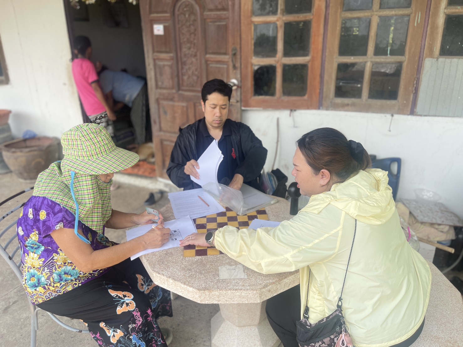 title - ส.ป.ก.นครปฐม ลงพื้นที่ให้บริการจัดทำคำขอกู้เงินโครงการส่งเสริมปัจจัยการผลิต ปี 2569 และด้านการจัดเก็บและให้สินเชื่อเงินกองทุนการปฏิรูปที่ดินเพื่อเกษตรกรรม ปีงบประมาณ พ.ศ. 2569