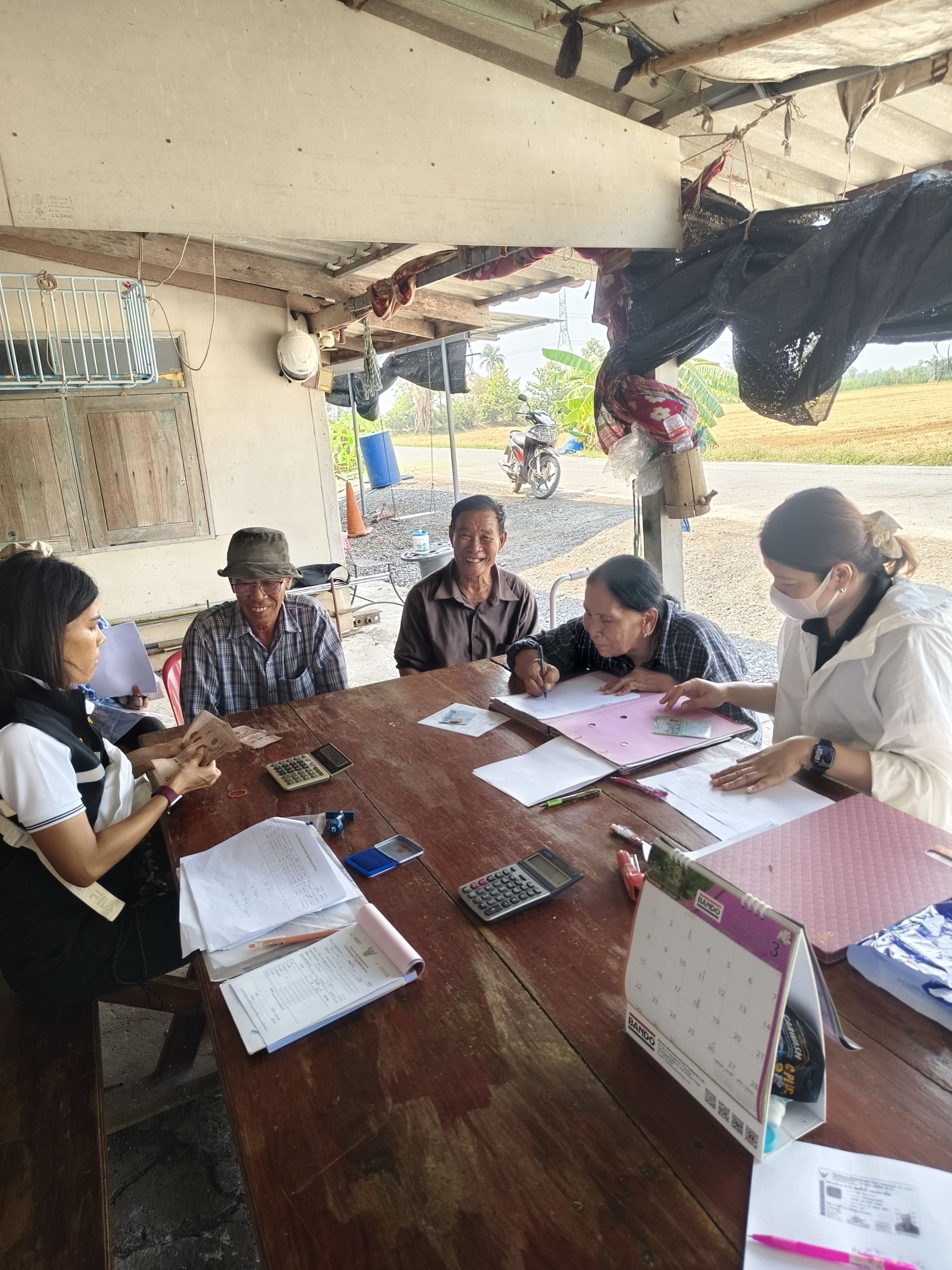 title - ส.ป.ก.นครปฐม ลงพื้นที่ให้บริการจัดทำคำขอกู้เงินโครงการส่งเสริมปัจจัยการผลิต ปี 2569 และด้านการจัดเก็บและให้สินเชื่อเงินกองทุนการปฏิรูปที่ดินเพื่อเกษตรกรรม  ปีงบประมาณ พ.ศ. 2569