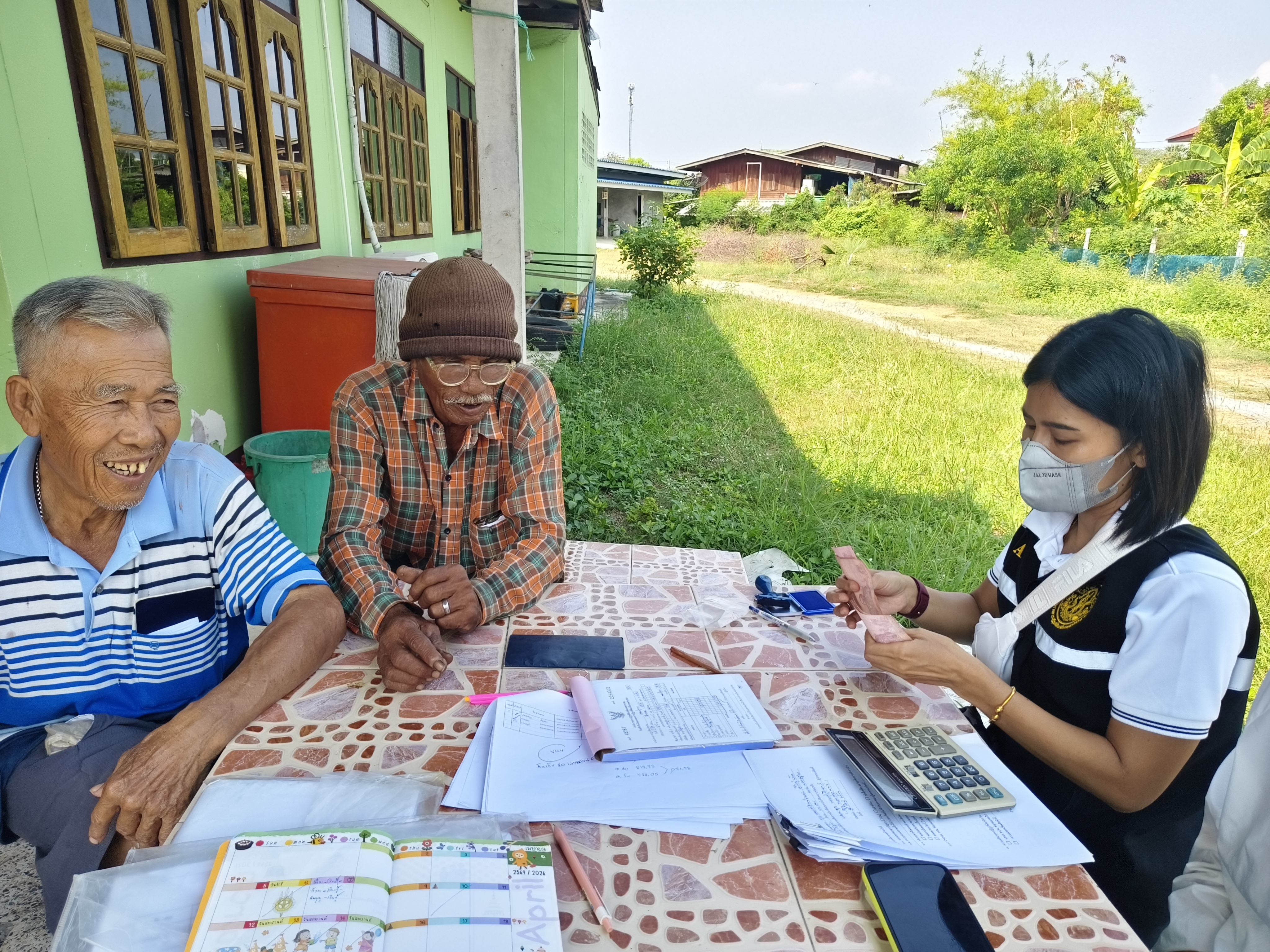 title - ส.ป.ก.นครปฐม ลงพื้นที่ให้บริการจัดทำคำขอกู้เงินโครงการส่งเสริมปัจจัยการผลิต ปี 2569 และด้านการจัดเก็บและให้สินเชื่อเงินกองทุนการปฏิรูปที่ดินเพื่อเกษตรกรรม  ปีงบประมาณ พ.ศ. 2569