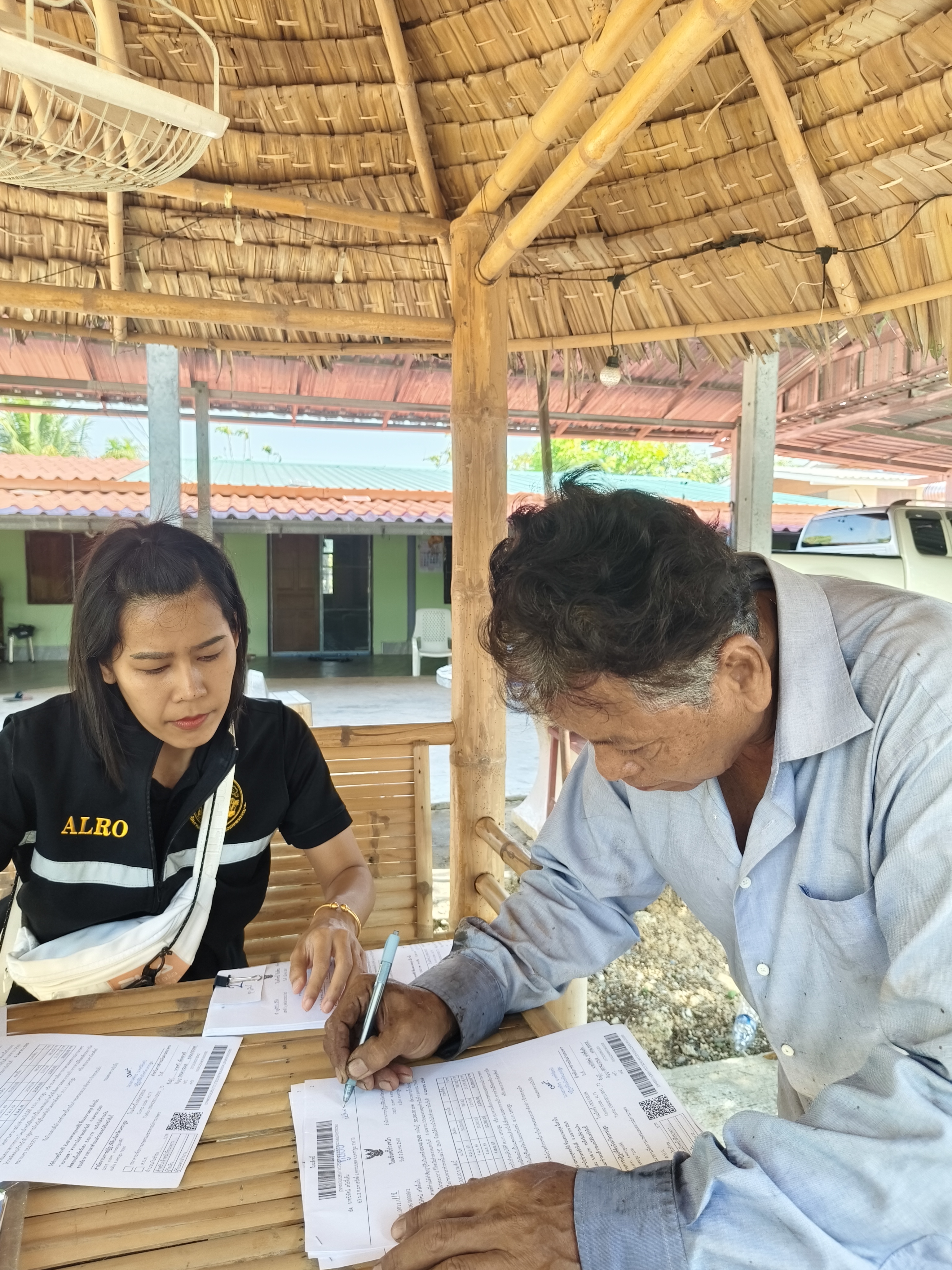 title - ส.ป.ก.นครปฐม ลงพื้นที่ให้บริการเกษตรกร  ด้านการจัดเก็บและให้สินเชื่อเงินกองทุนการปฏิรูปที่ดินเพื่อเกษตรกรรม ปีงบประมาณ พ.ศ. 2569