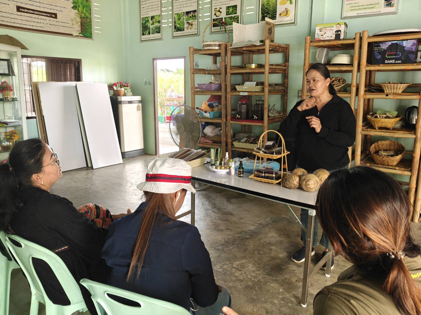 title - ส.ป.ก.นครปฐม จัดฝึกอบรมและศึกษาดูงานโครงการยกระดับศักยภาพพัฒนาสินค้าเกษตรชีวภาพกิจกรรมยกระดับศักยภาพ การพัฒนาศักยภาพสินค้าเกษตรชีวภาพ ปีงบประมาณ พ.ศ. 2569 หลักสูตร การเพิ่มประสิทธิภาพการผลิตพืชสมุนไพรในเขตปฏิรูปที่ดิน เพื่อส่งเสริมองค์ความรู้และยกระดับศักยภาพ