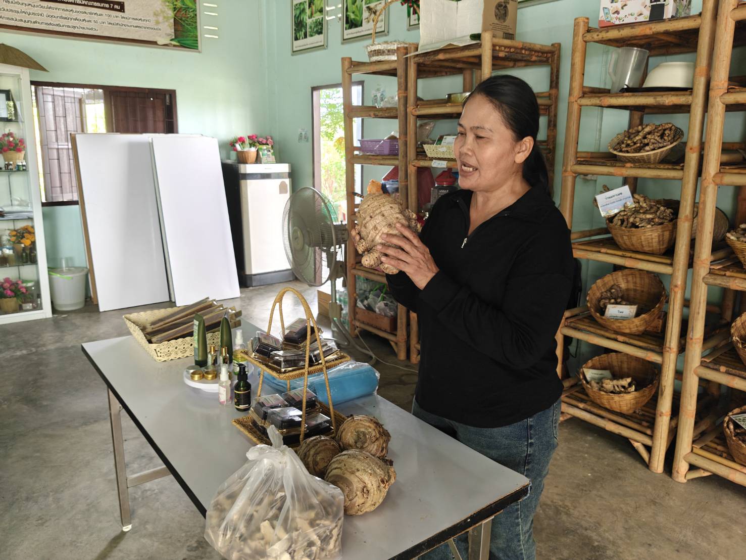 title - ส.ป.ก.นครปฐม จัดฝึกอบรมและศึกษาดูงานโครงการยกระดับศักยภาพพัฒนาสินค้าเกษตรชีวภาพกิจกรรมยกระดับศักยภาพ การพัฒนาศักยภาพสินค้าเกษตรชีวภาพ ปีงบประมาณ พ.ศ. 2569 หลักสูตร การเพิ่มประสิทธิภาพการผลิตพืชสมุนไพรในเขตปฏิรูปที่ดิน เพื่อส่งเสริมองค์ความรู้และยกระดับศักยภาพ