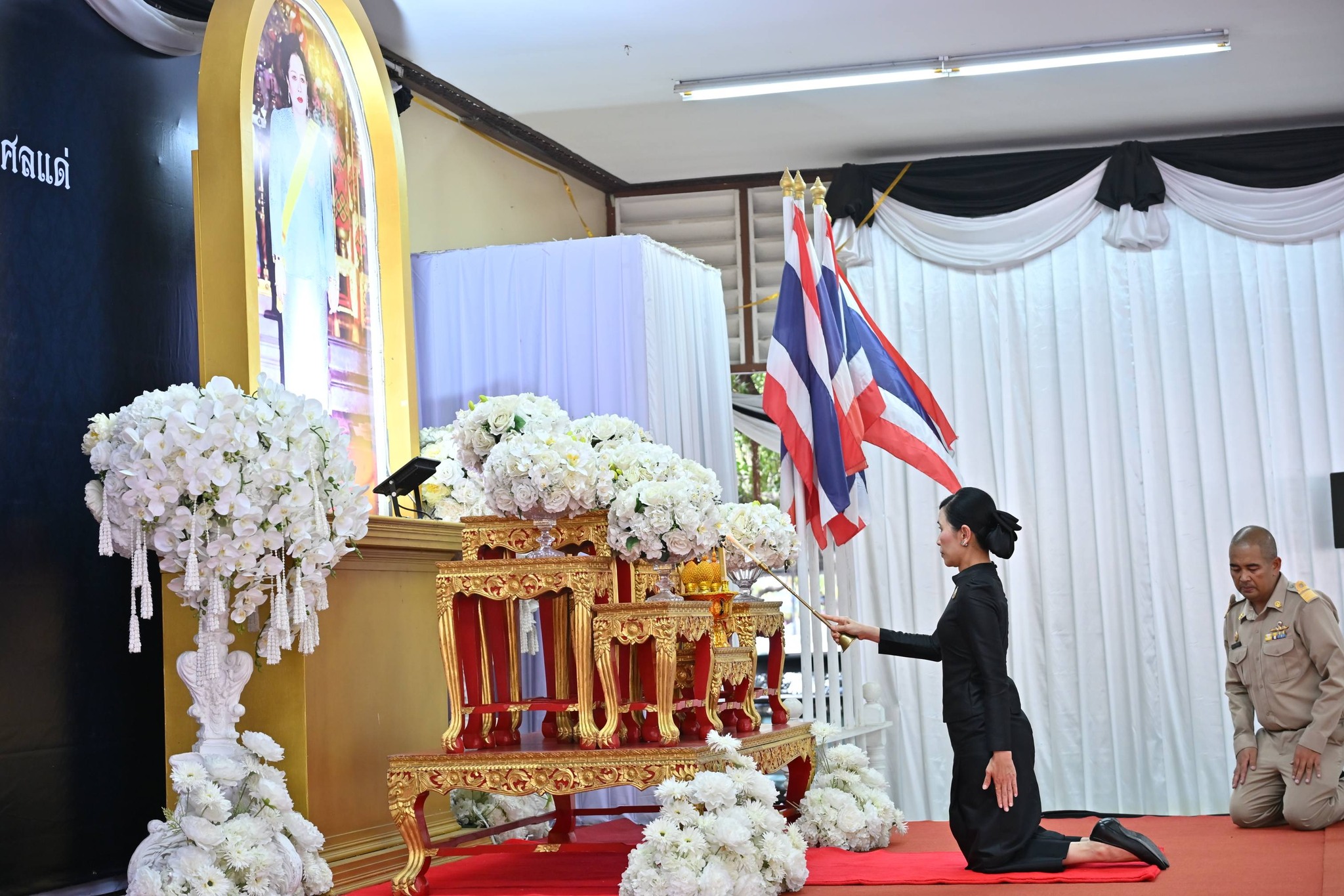 title - พิธีสวดพระพุทธมนต์และเจริญจิตตภาวนา อุทิศถวายพระราชกุศลแด่ สมเด็จพระนางเจ้าสิริกิติ์ พระบรมราชินีนาถ พระบรมราชชนนีพันปีหลวง 