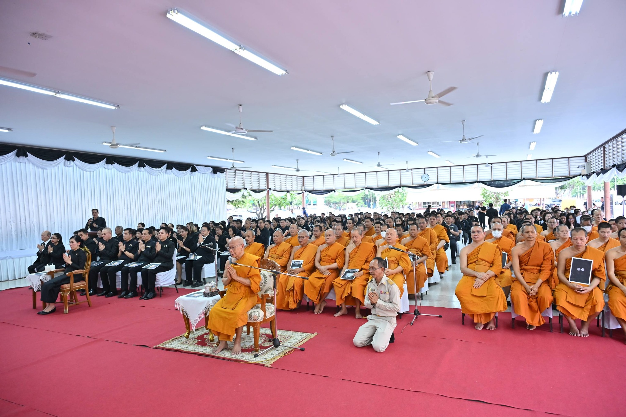 title - พิธีสวดพระพุทธมนต์และเจริญจิตตภาวนา อุทิศถวายพระราชกุศลแด่ สมเด็จพระนางเจ้าสิริกิติ์ พระบรมราชินีนาถ พระบรมราชชนนีพันปีหลวง 