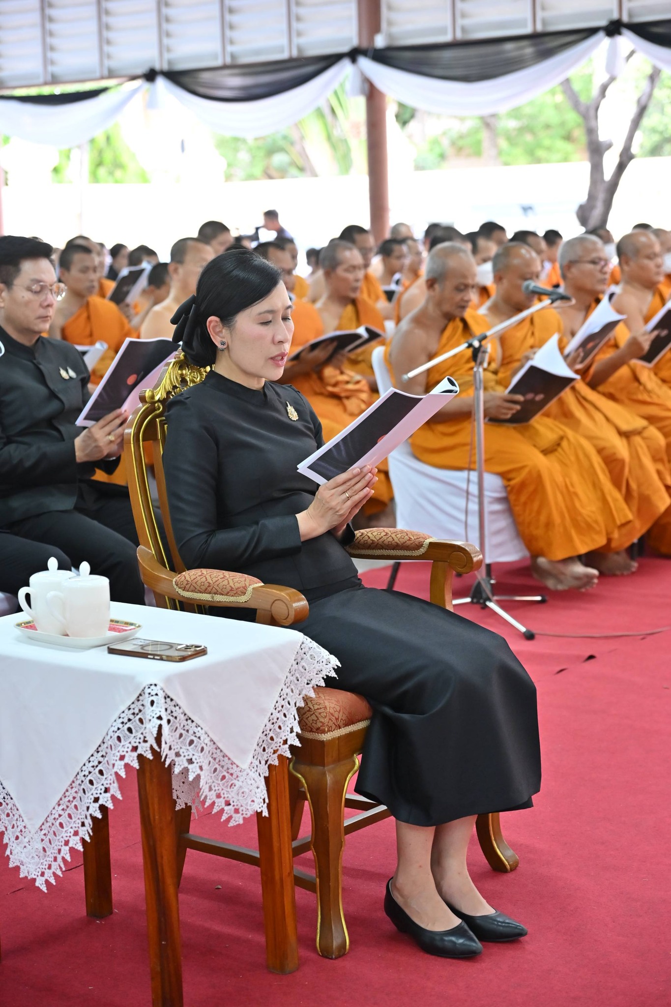 title - พิธีสวดพระพุทธมนต์และเจริญจิตตภาวนา อุทิศถวายพระราชกุศลแด่ สมเด็จพระนางเจ้าสิริกิติ์ พระบรมราชินีนาถ พระบรมราชชนนีพันปีหลวง 