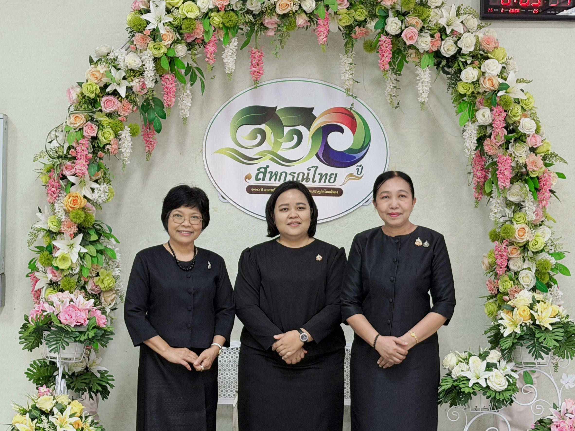 title - พิธีวางพานพุ่มถวายสักการะพระรูป พระราชวรวงศ์เธอ กรมหมื่นพิทยาลงกรณ์ พระบิดาแห่งการสหกรณ์ไทย เนื่องในวันสหกรณ์แห่งชาติประจำปี 2569