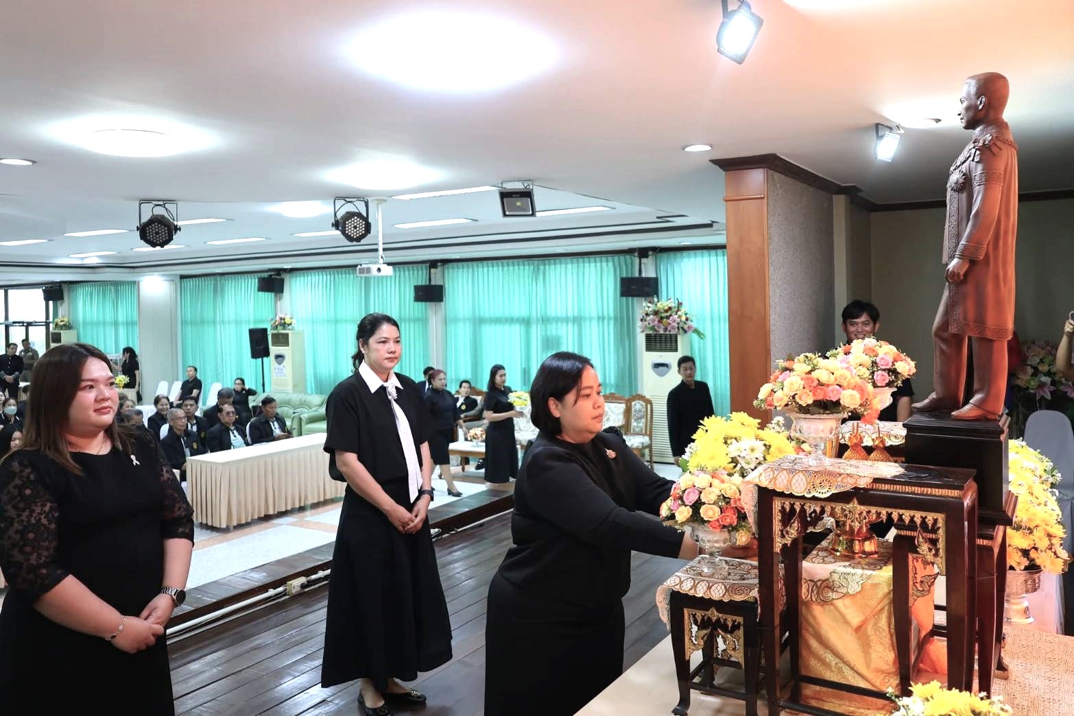 title - พิธีวางพานพุ่มถวายสักการะพระรูป พระราชวรวงศ์เธอ กรมหมื่นพิทยาลงกรณ์ พระบิดาแห่งการสหกรณ์ไทย เนื่องในวันสหกรณ์แห่งชาติประจำปี 2569