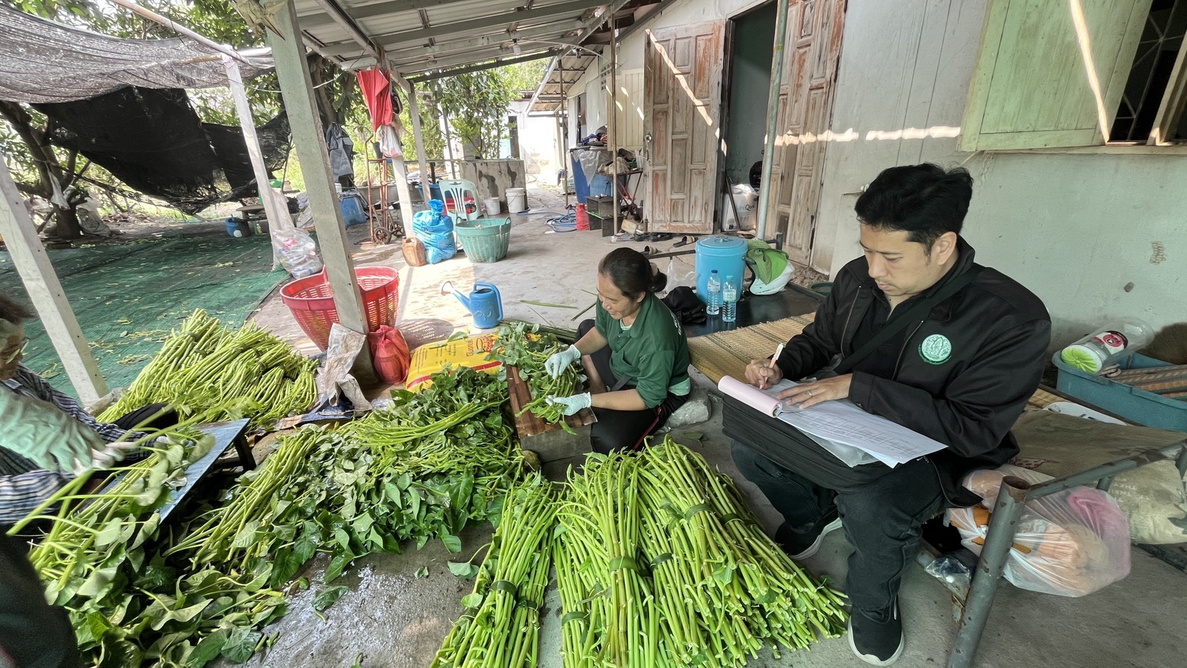 title - ส.ป.ก.นครปฐม ลงพื้นที่ให้บริการเกษตรกรด้านการให้สินเชื่อเงินกองทุนการปฏิรูปที่ดินเพื่อเกษตรกรรม ปีงบประมาณ พ.ศ. 2569 