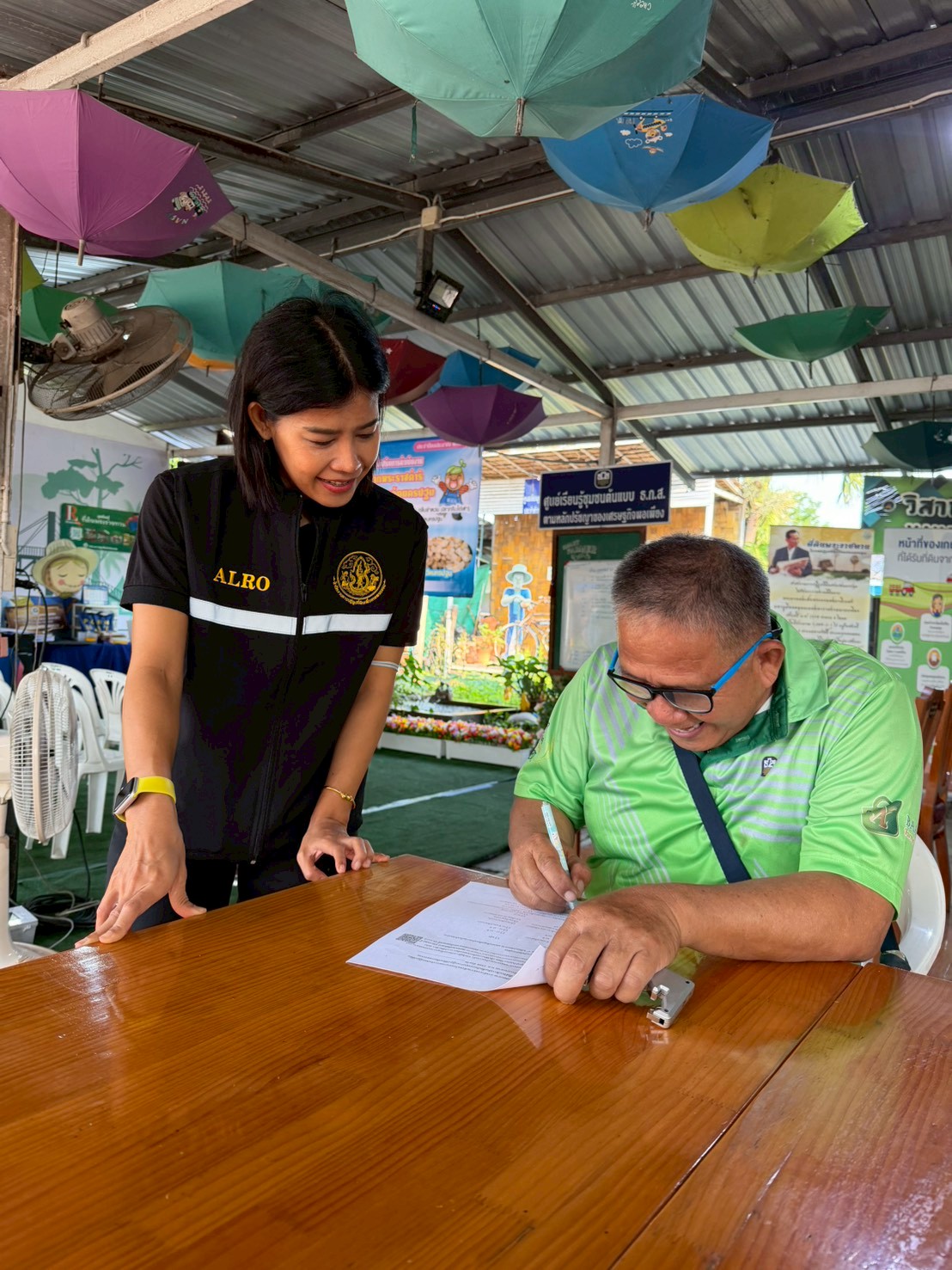 title - ส.ป.ก.นครปฐม ดำเนินการเก็บรวบรวมข้อมูล และแบบสอบถามการสำรวจความพึงพอใจของเกษตรกรในเขตปฏิรูปที่ดินที่ได้รับบริการสินเชื่อเงินกองทุนการปฏิรูปที่ดินเพื่อเกษตรกรรม ในปีงบประมาณ พ.ศ. 2568 