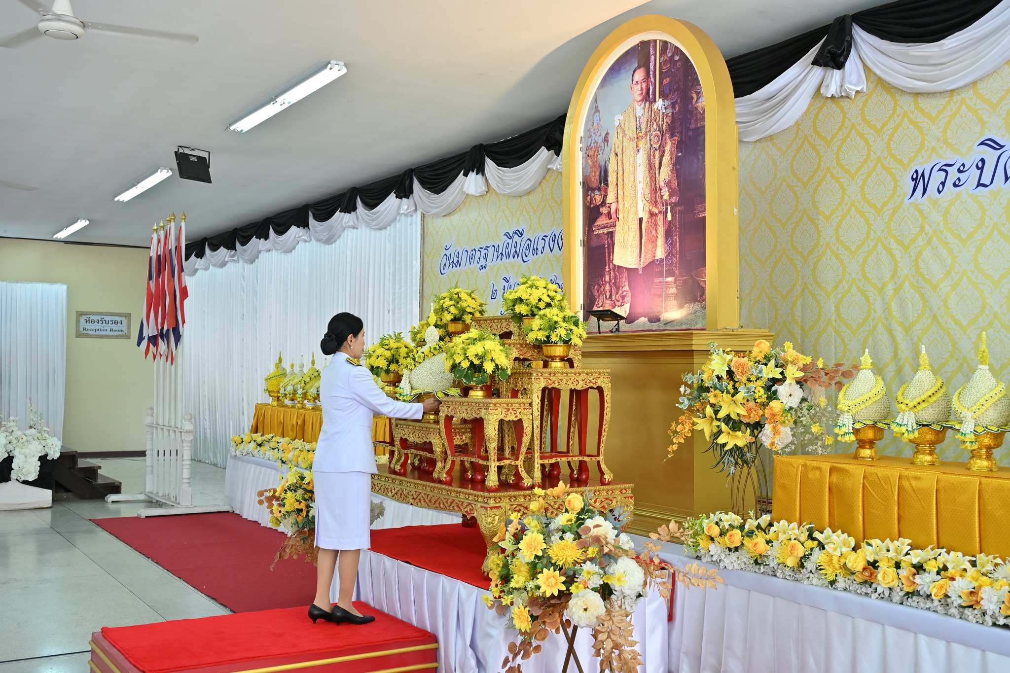 title - พิธีถวายเครื่องราชสักการะพระบาทสมเด็จพระบรมชนกาธิเบศร มหาภูมิพลอดุลยเดชมหาราช บรมนาถบพิตร พระบิดาแห่งมาตรฐานการช่างไทย เนื่องในวันมาตรฐานฝีมือแรงงานแห่งชาติ ประจำปี 2569 
