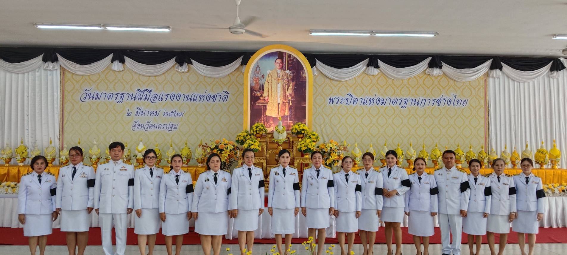 title - พิธีถวายเครื่องราชสักการะพระบาทสมเด็จพระบรมชนกาธิเบศร มหาภูมิพลอดุลยเดชมหาราช บรมนาถบพิตร พระบิดาแห่งมาตรฐานการช่างไทย เนื่องในวันมาตรฐานฝีมือแรงงานแห่งชาติ ประจำปี 2569 